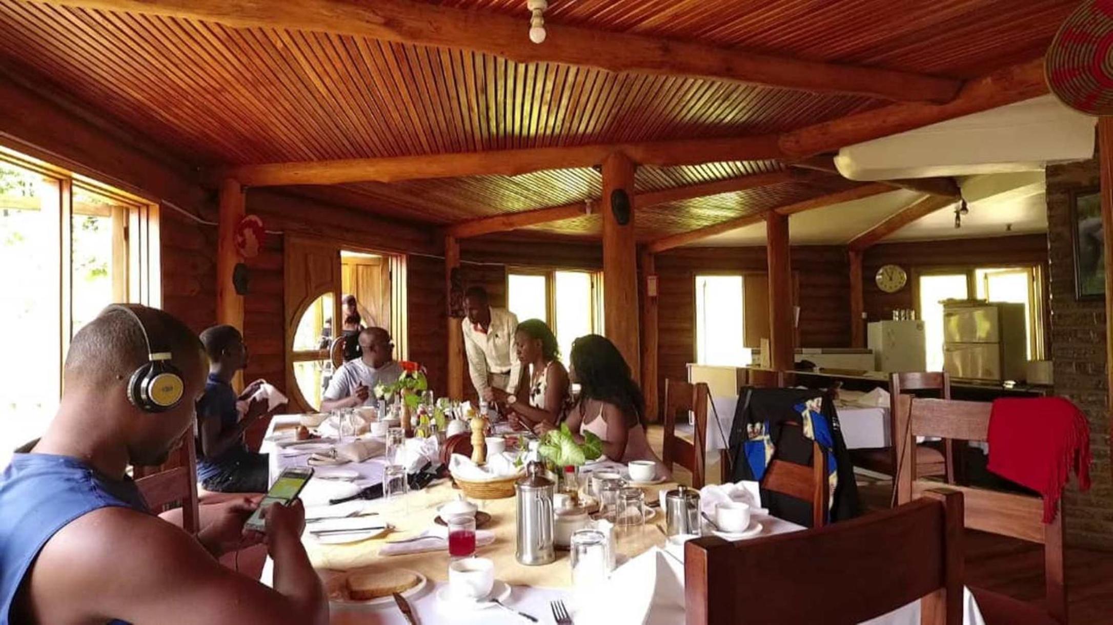 Trackers Safari Lodge Bwindi