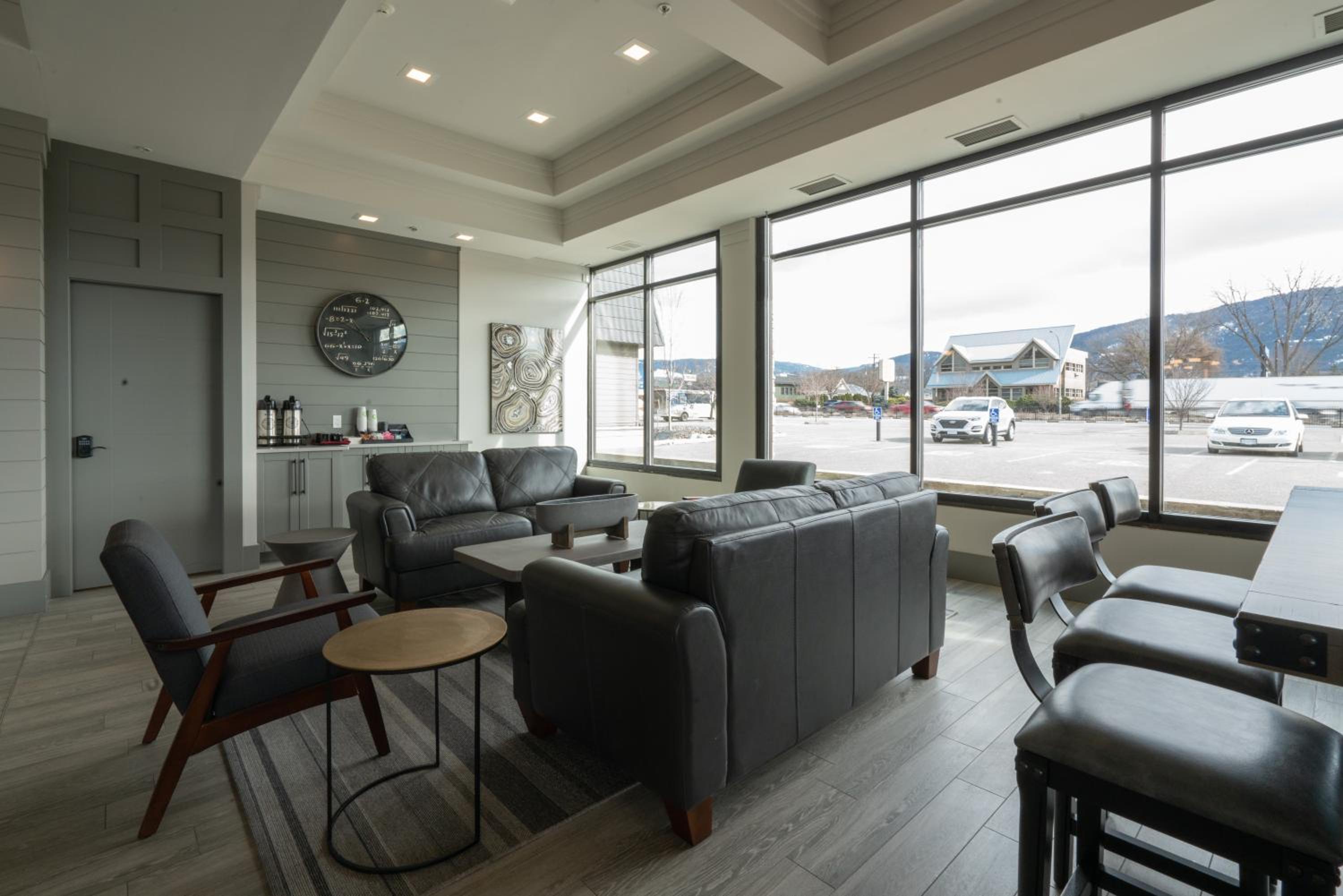 Vernon Vacations - Prestige Vernon Lodge - Property Image 34