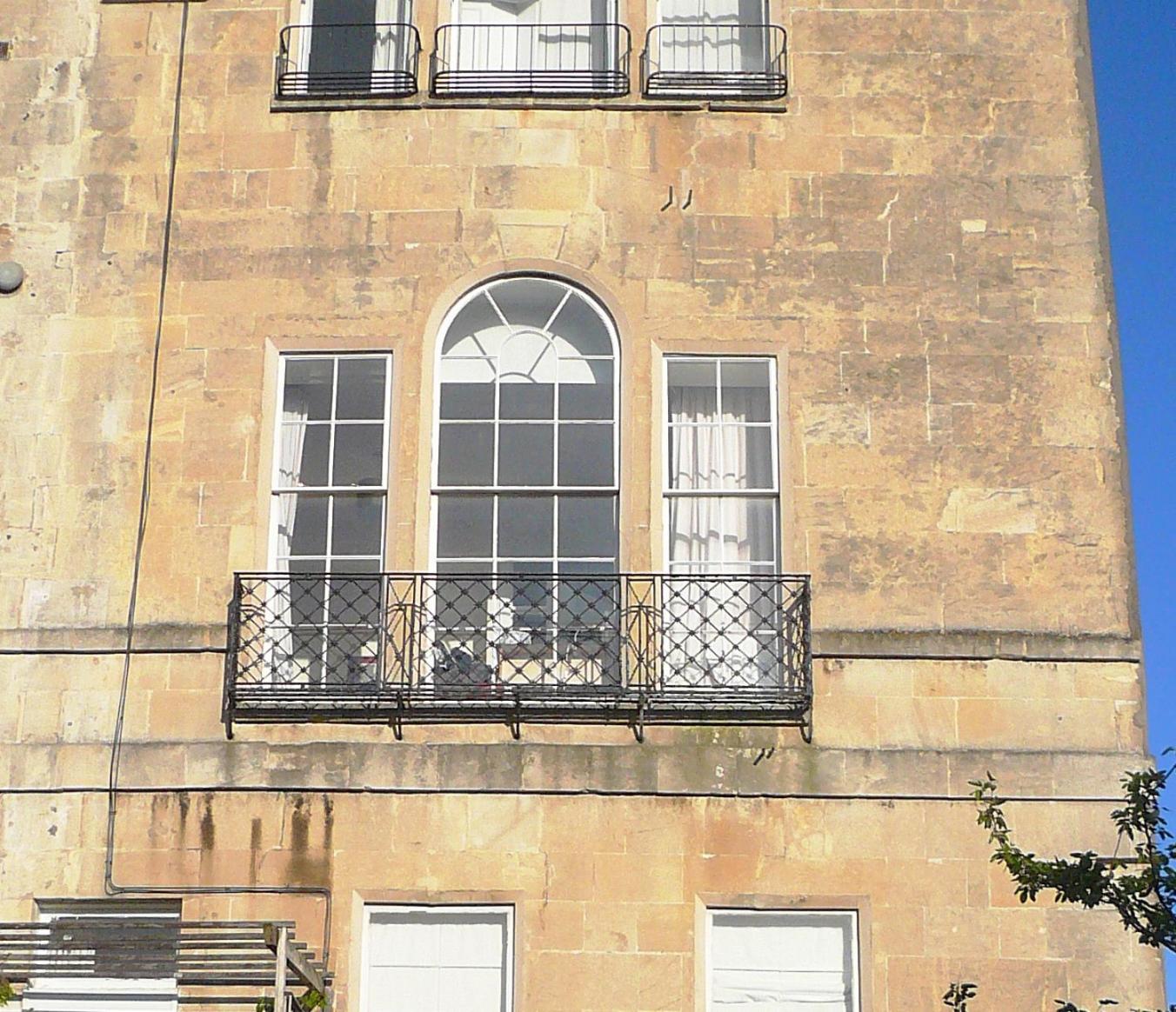 Plant yourself in the very centre of Bath - FREE PARKING