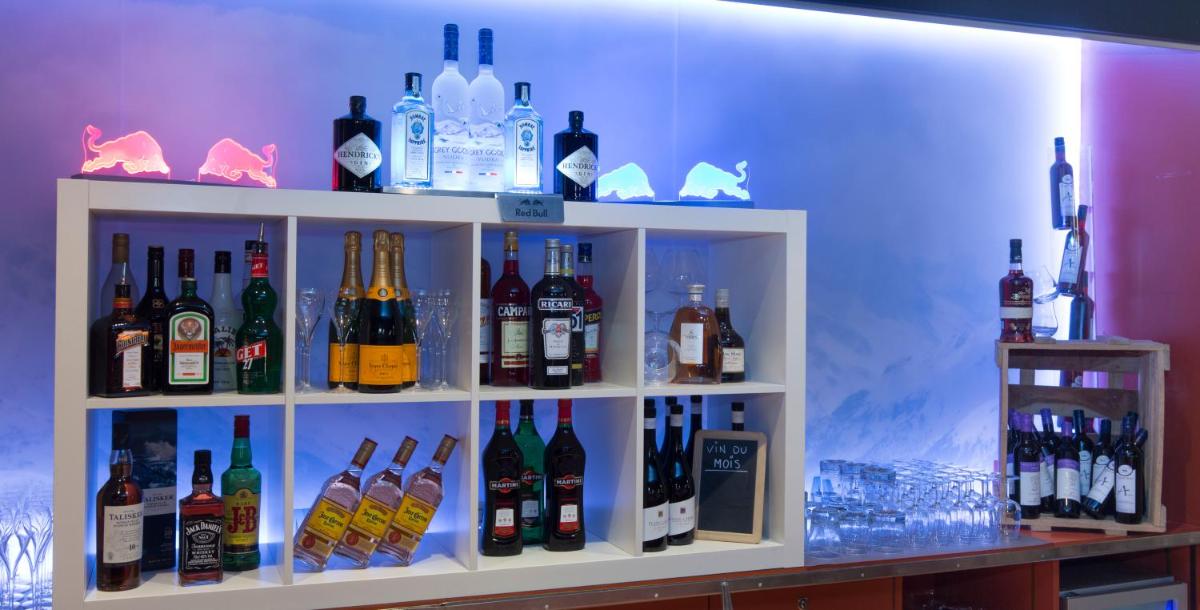 bar