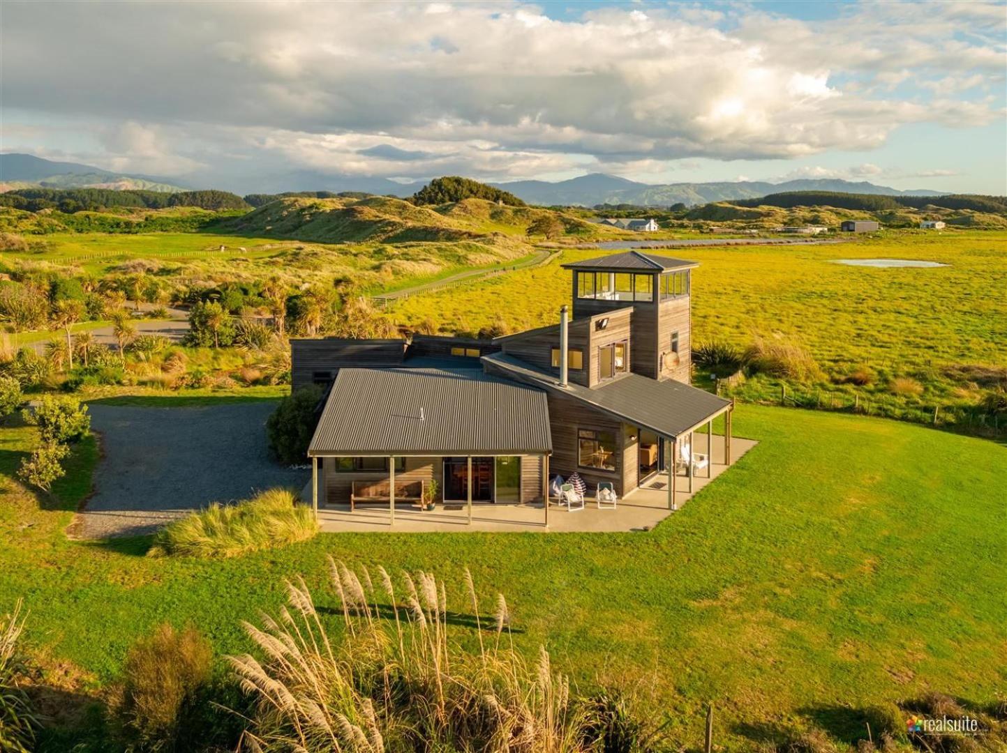 Idyllic ocean front beach house - Waikawa Beach view 2