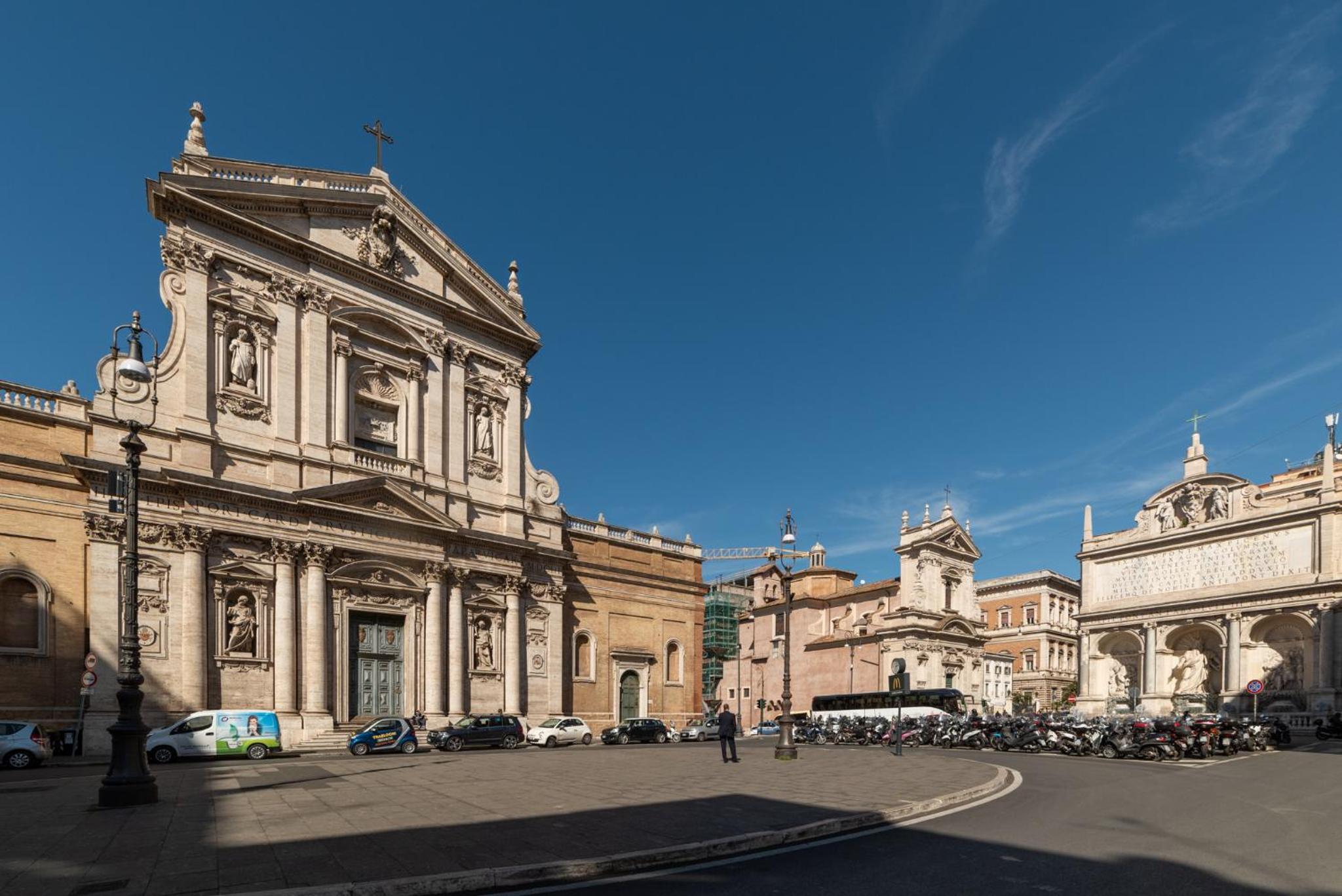 Domus Domi Barberini Sq.