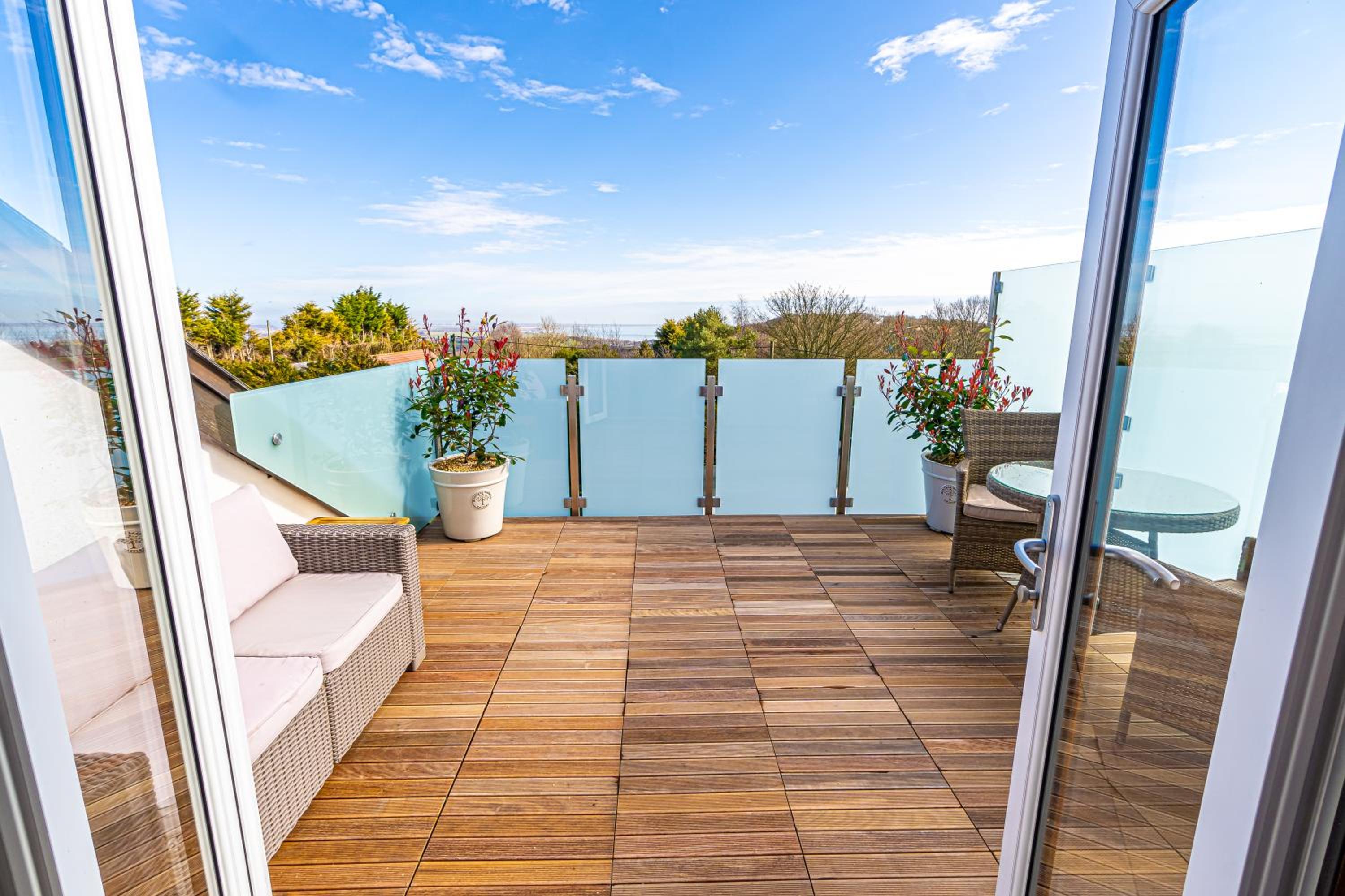 Sea View Holiday Flat - Covehurst Bay view 4