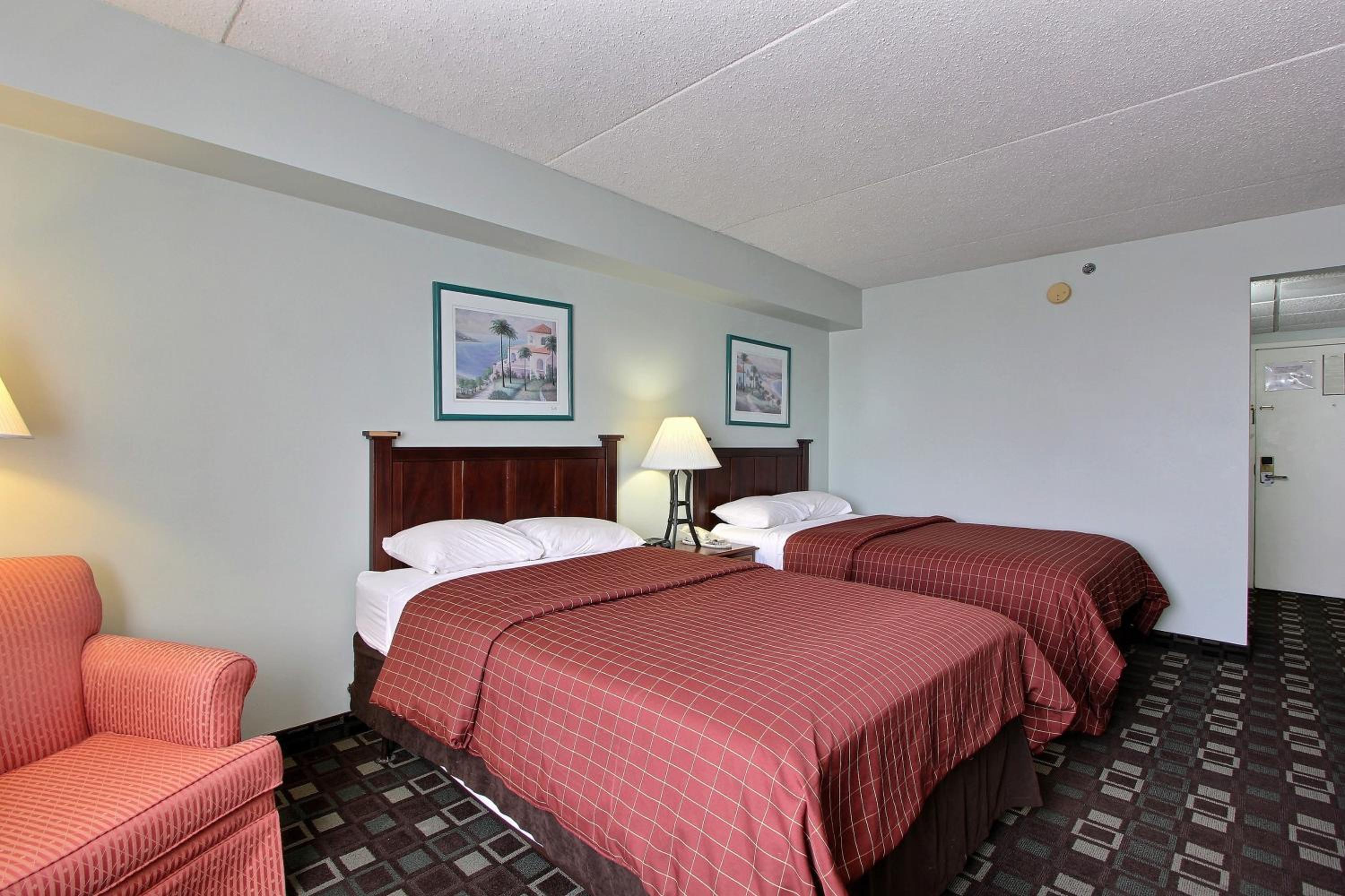 Hagerstown Vacations - Plaza Inn Suites - Property Image 26