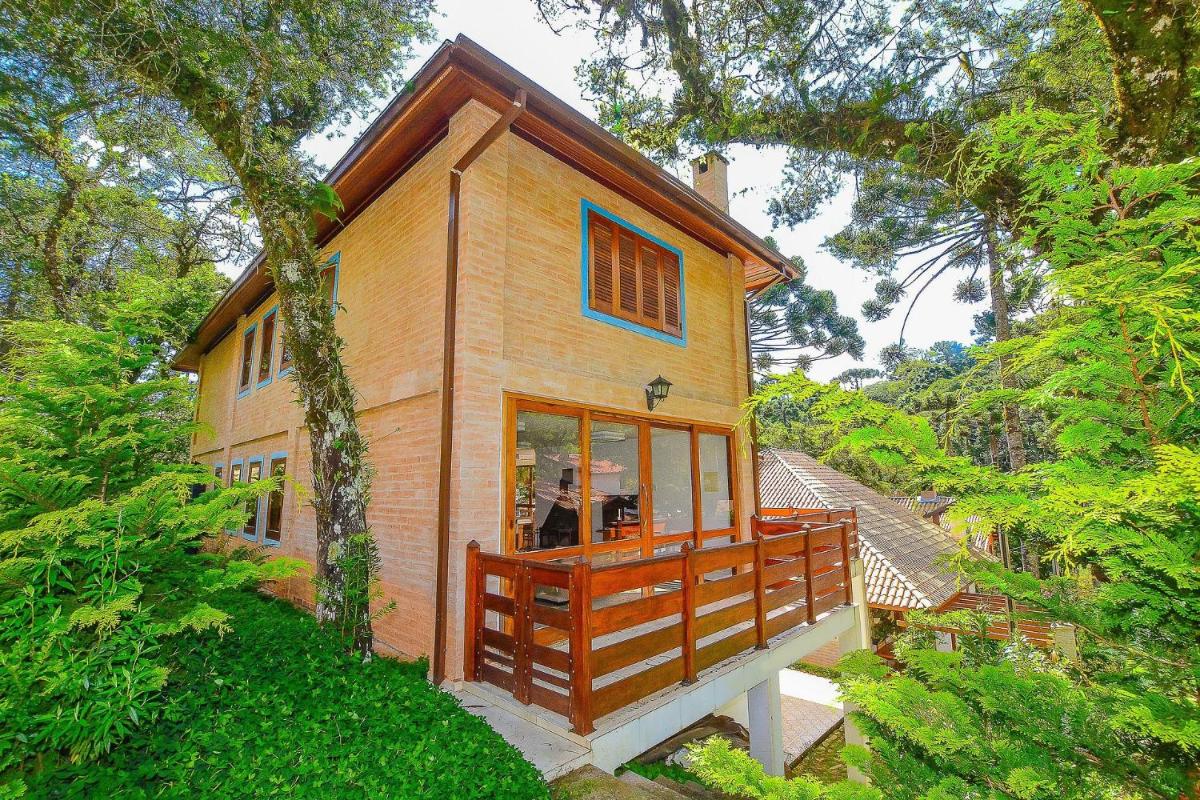 Casa com lareira e área gourmet em Monte Verde