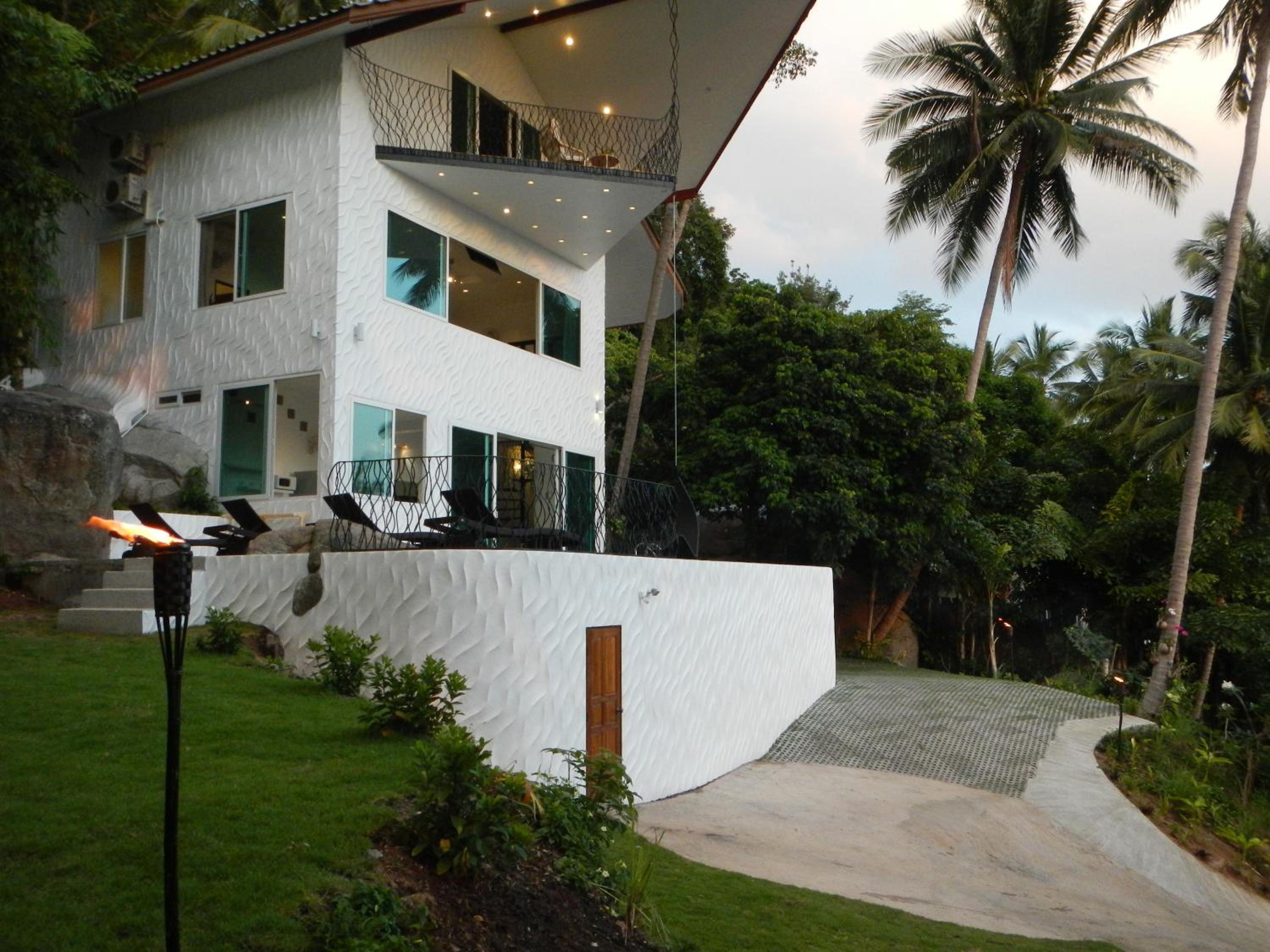 Monkey Flower Villas