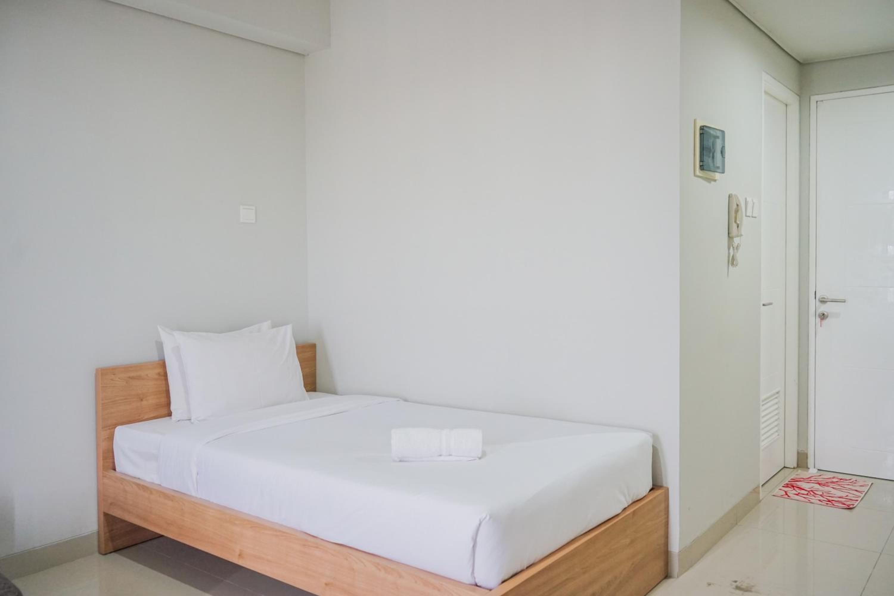 Minimalist Studio at Beverly 90210 Apartment By Travelio