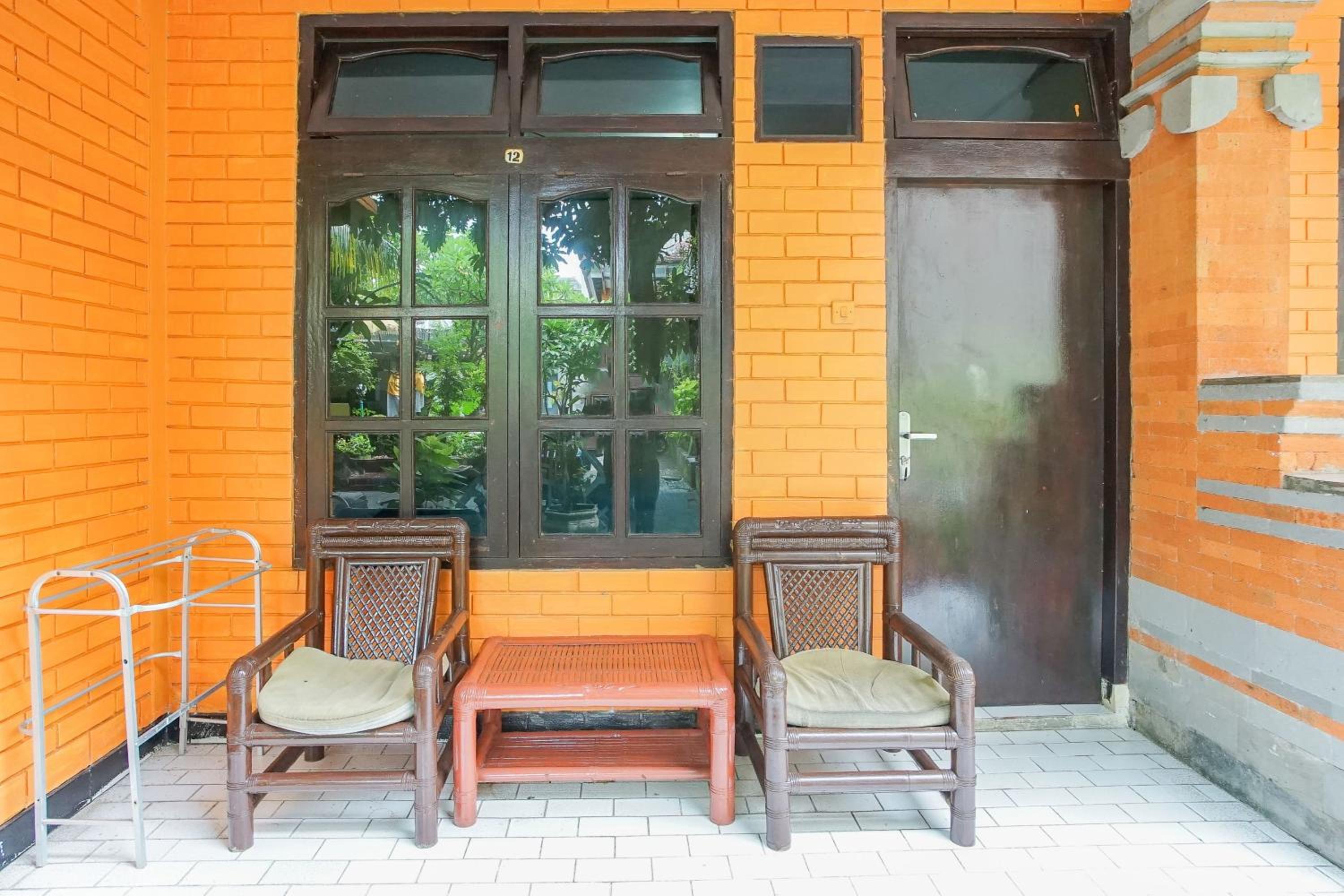 RedDoorz at Mahendra Beach Inn Kuta