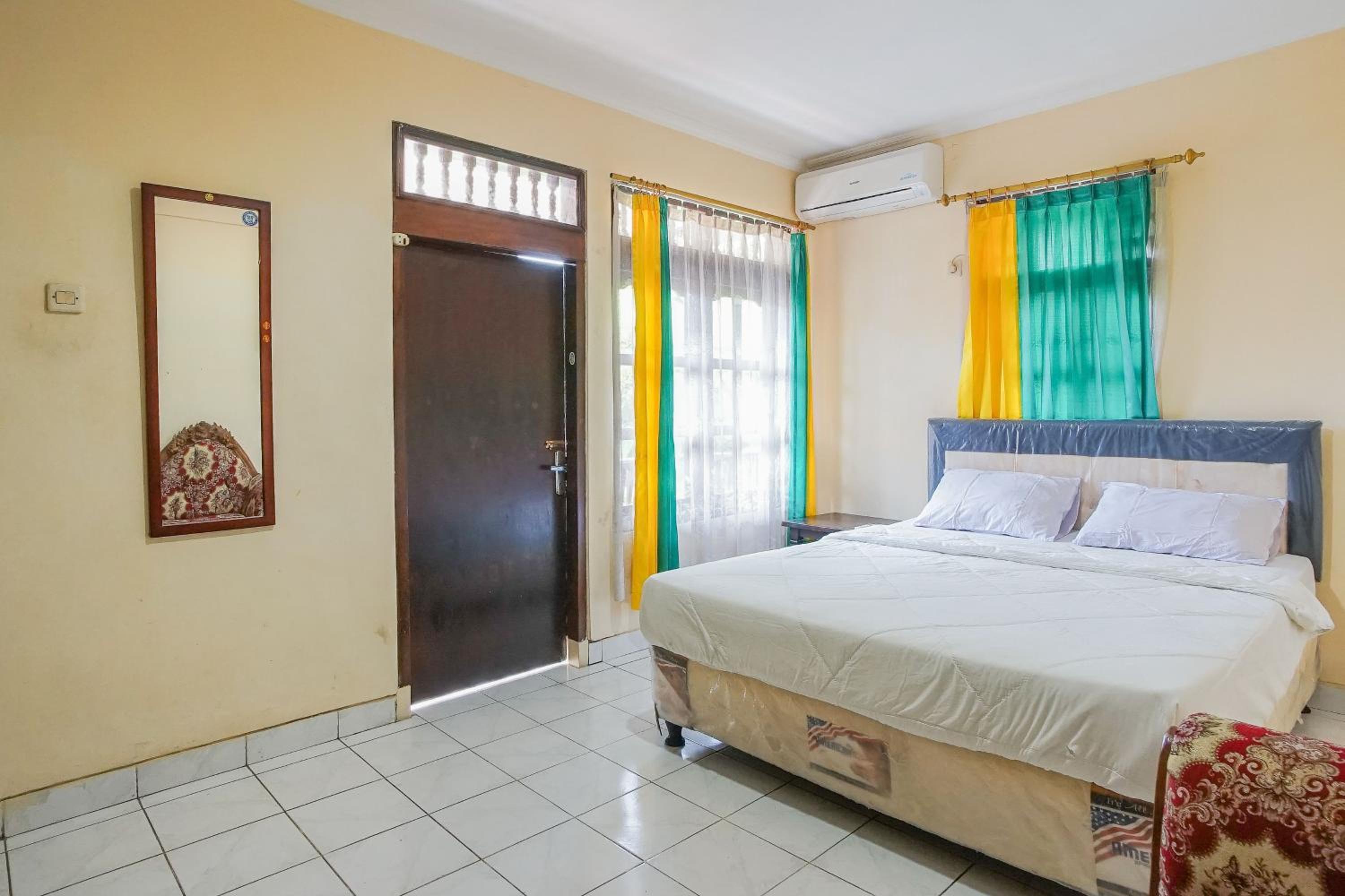 RedDoorz at Mahendra Beach Inn Kuta