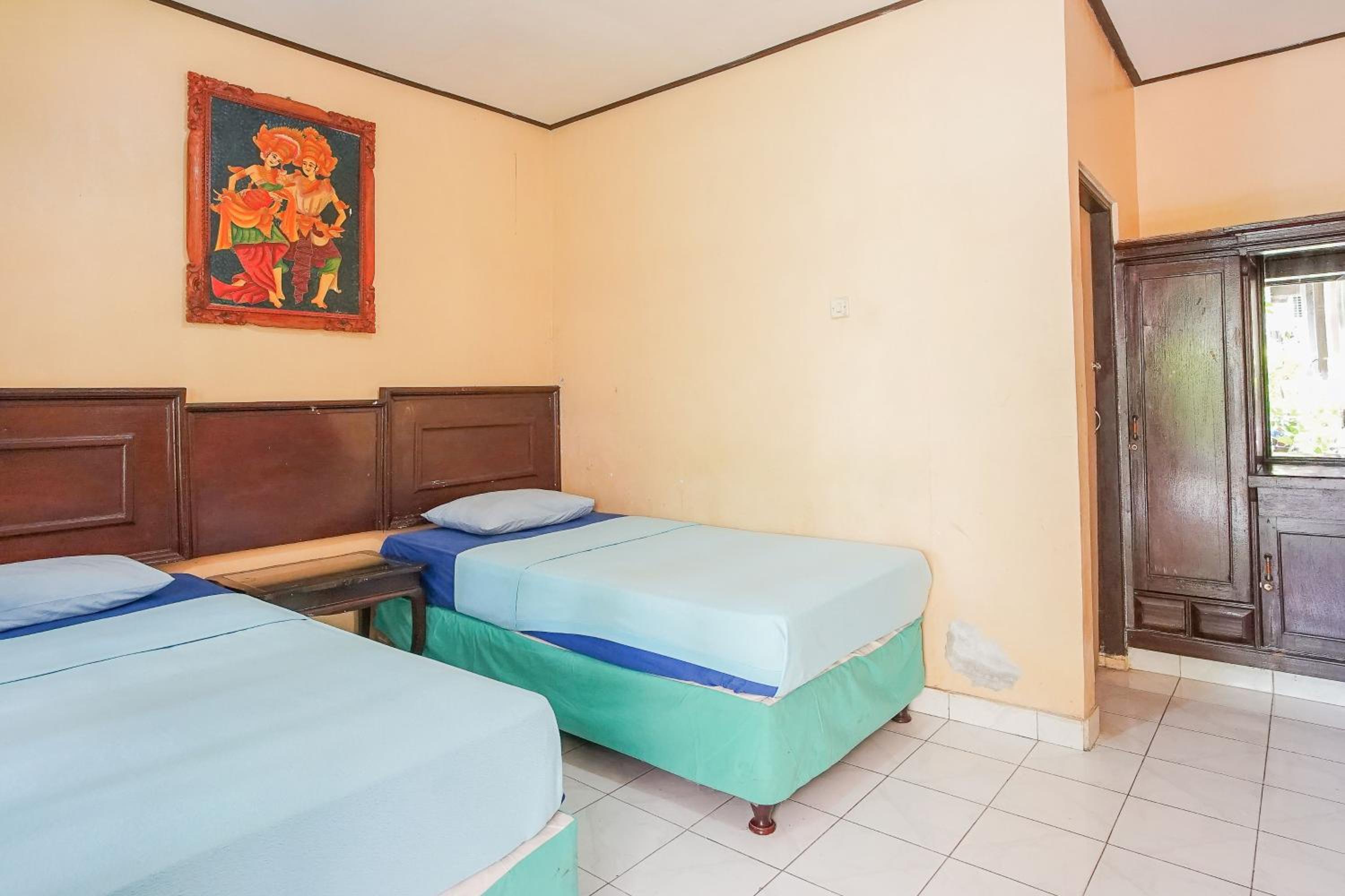 RedDoorz at Mahendra Beach Inn Kuta