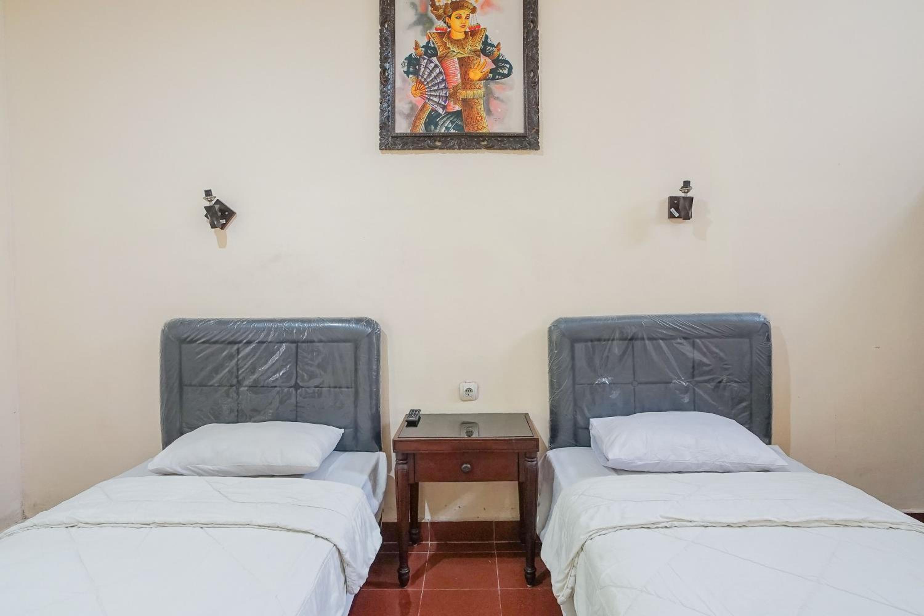 RedDoorz at Mahendra Beach Inn Kuta