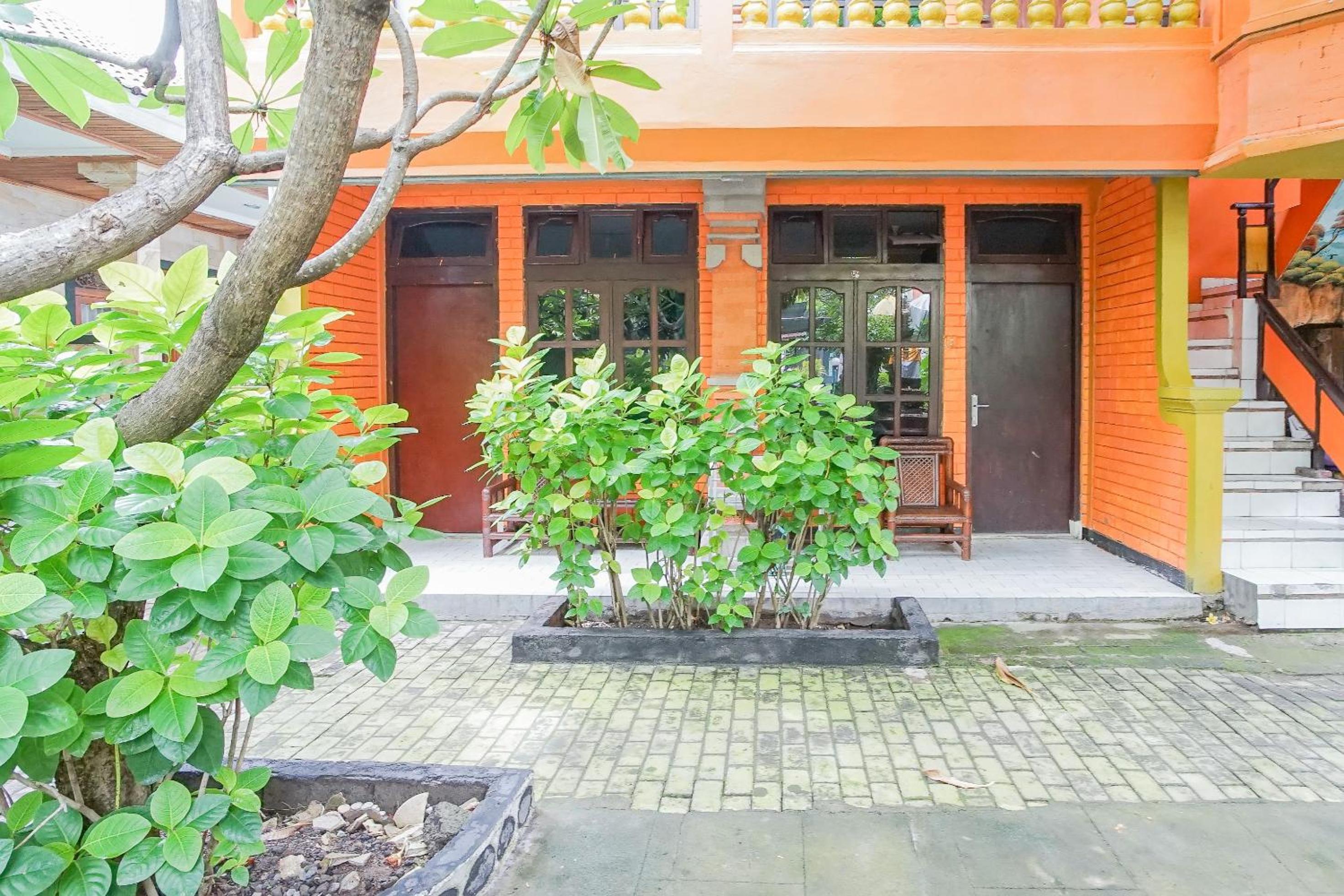 RedDoorz at Mahendra Beach Inn Kuta