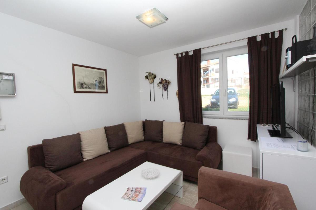 Apartment Adi view 5