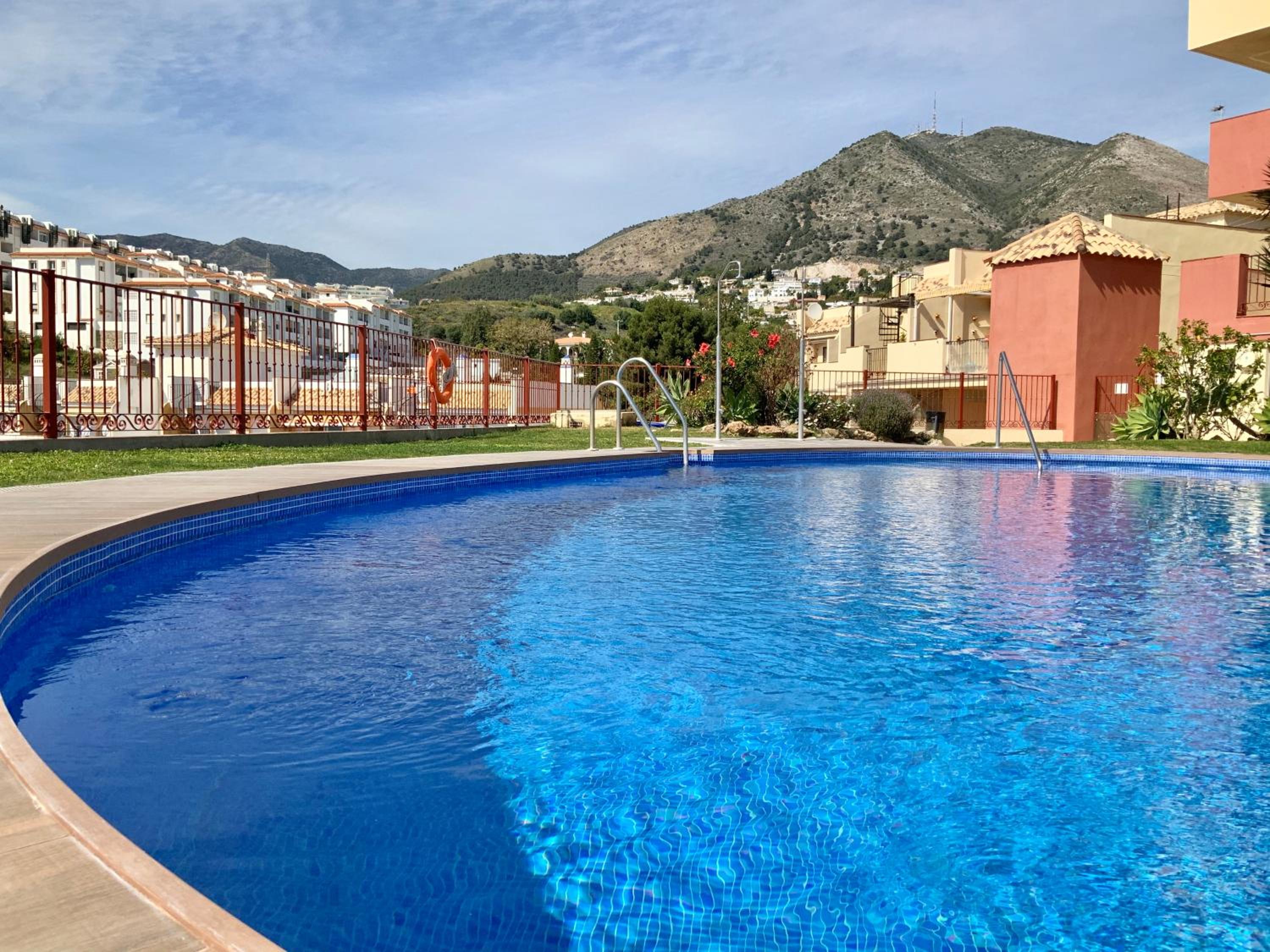 Apartamento de 2 dormitorios, gran terraza, vistas al mar junto playa Carvajal photo 5