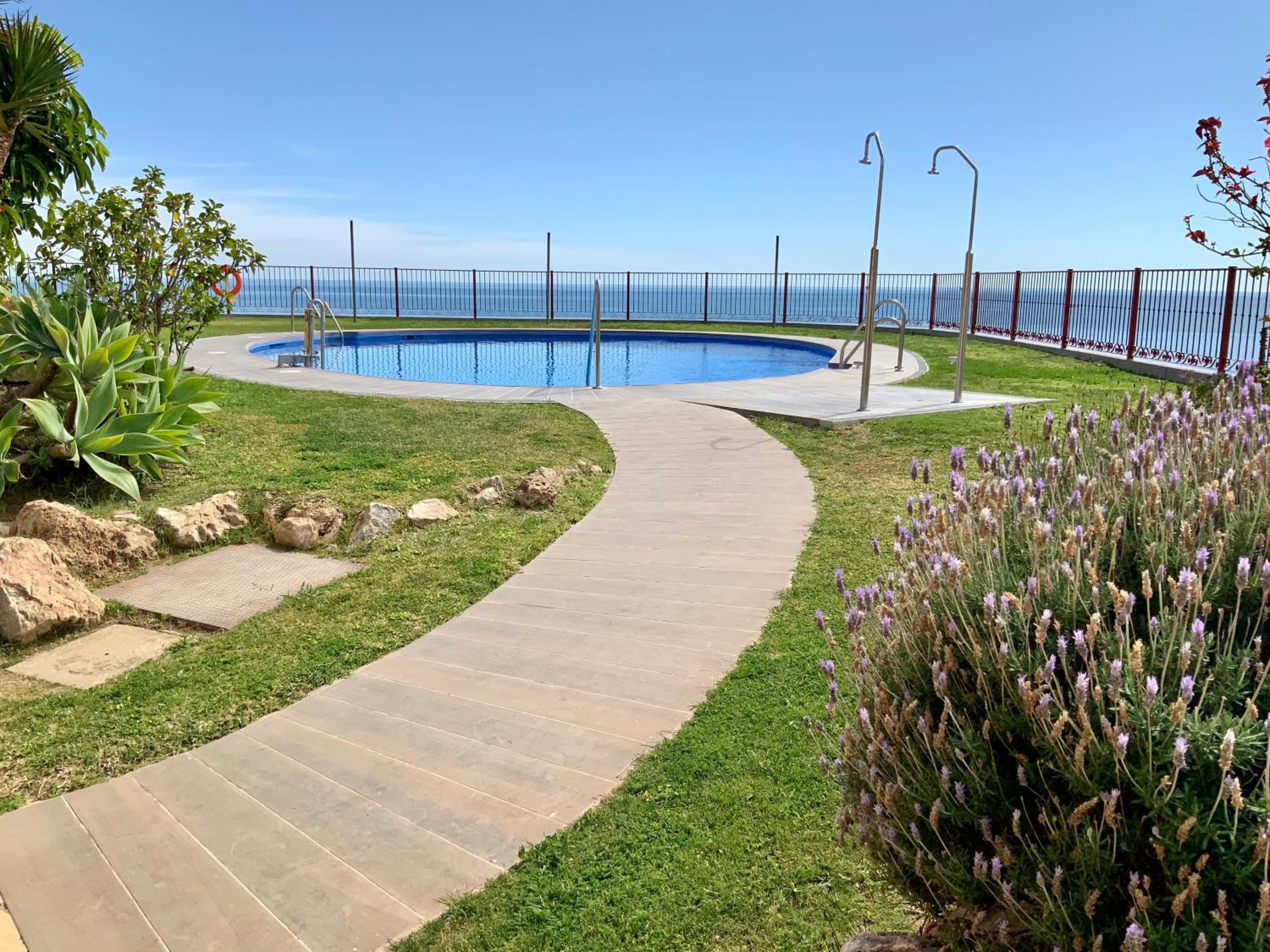 Apartamento de 2 dormitorios, gran terraza, vistas al mar junto playa Carvajal photo 4