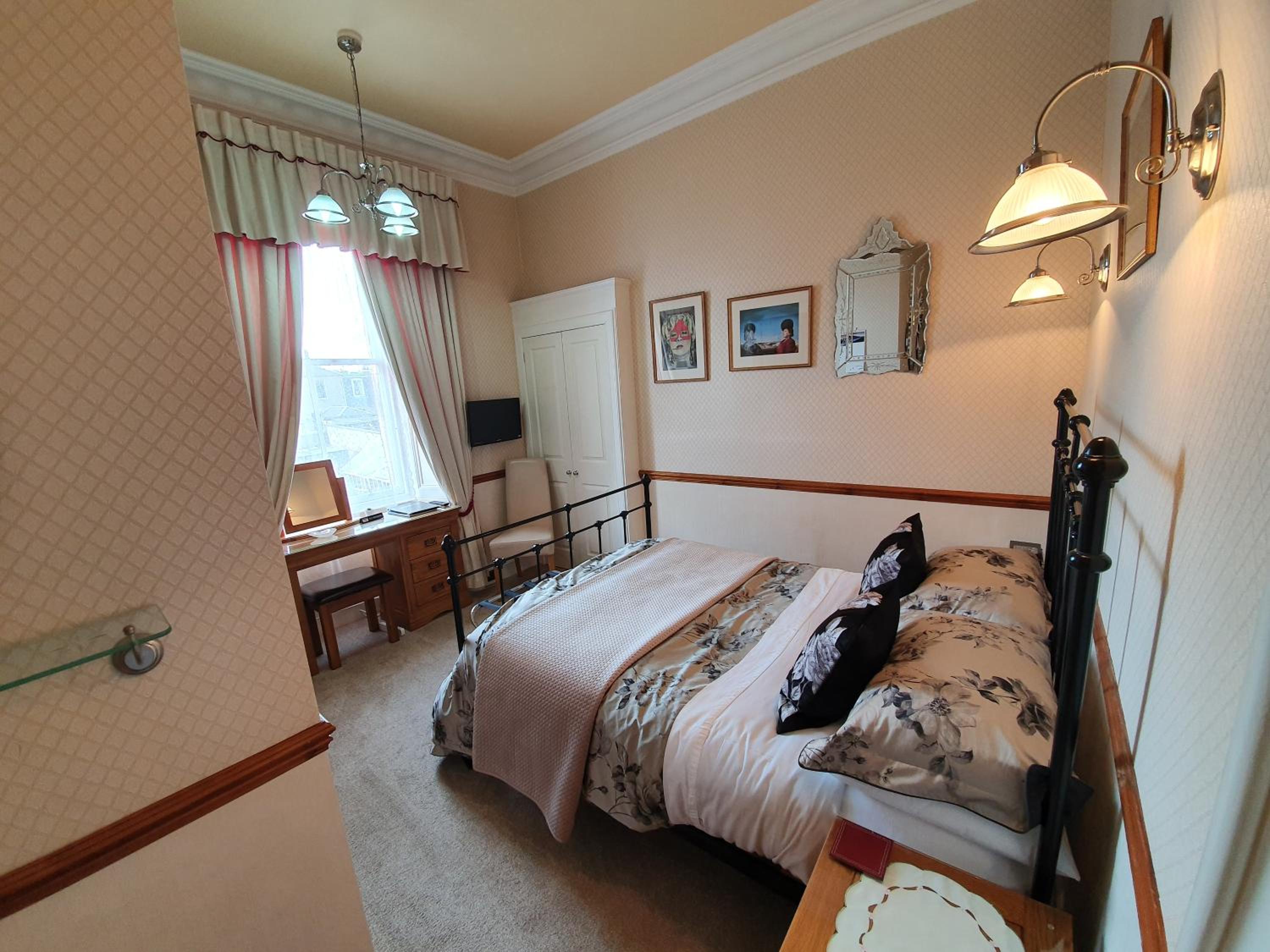 Lauderville guest house