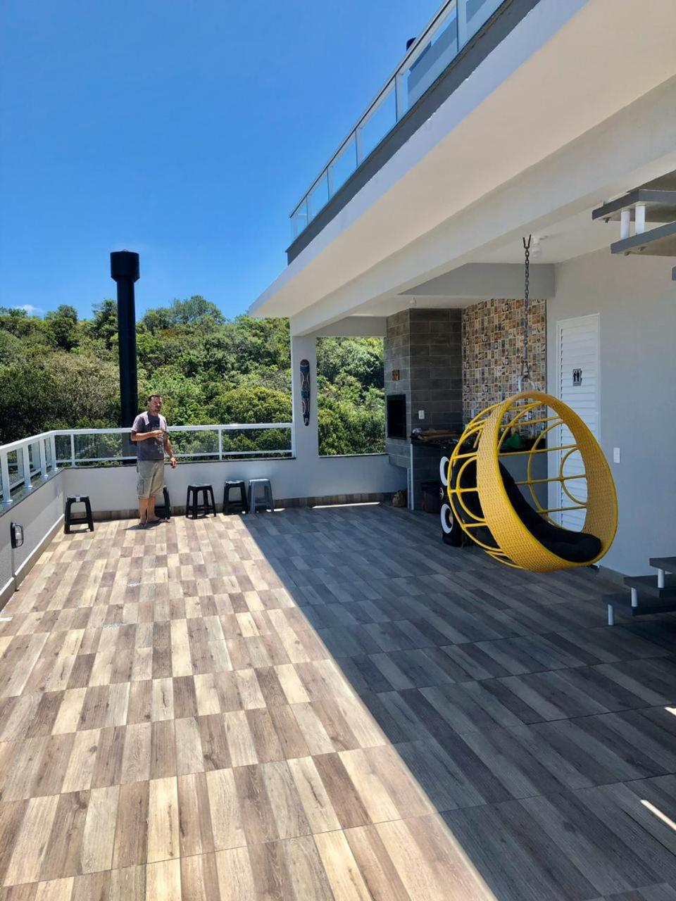 Seu refúgio paradisíaco a apenas 330 metros do mar TUB
