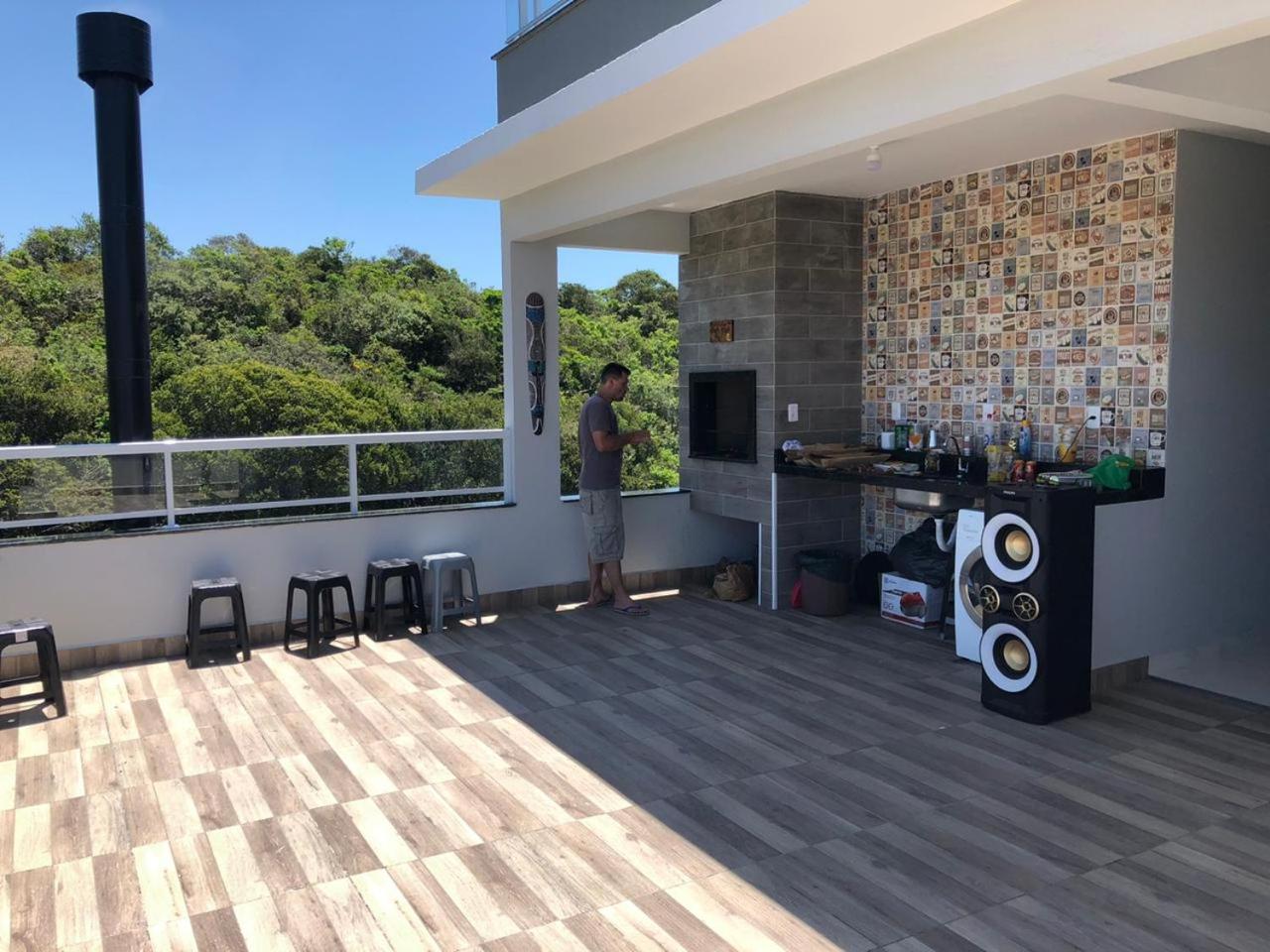 Seu refúgio paradisíaco a apenas 330 metros do mar TUB