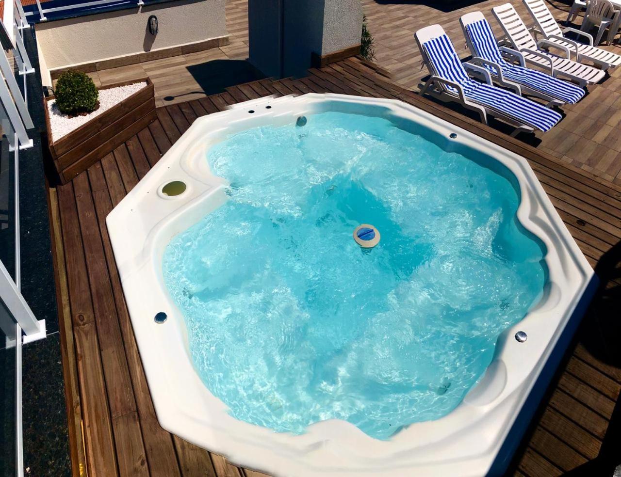 Seu refúgio paradisíaco a apenas 330 metros do mar TUB