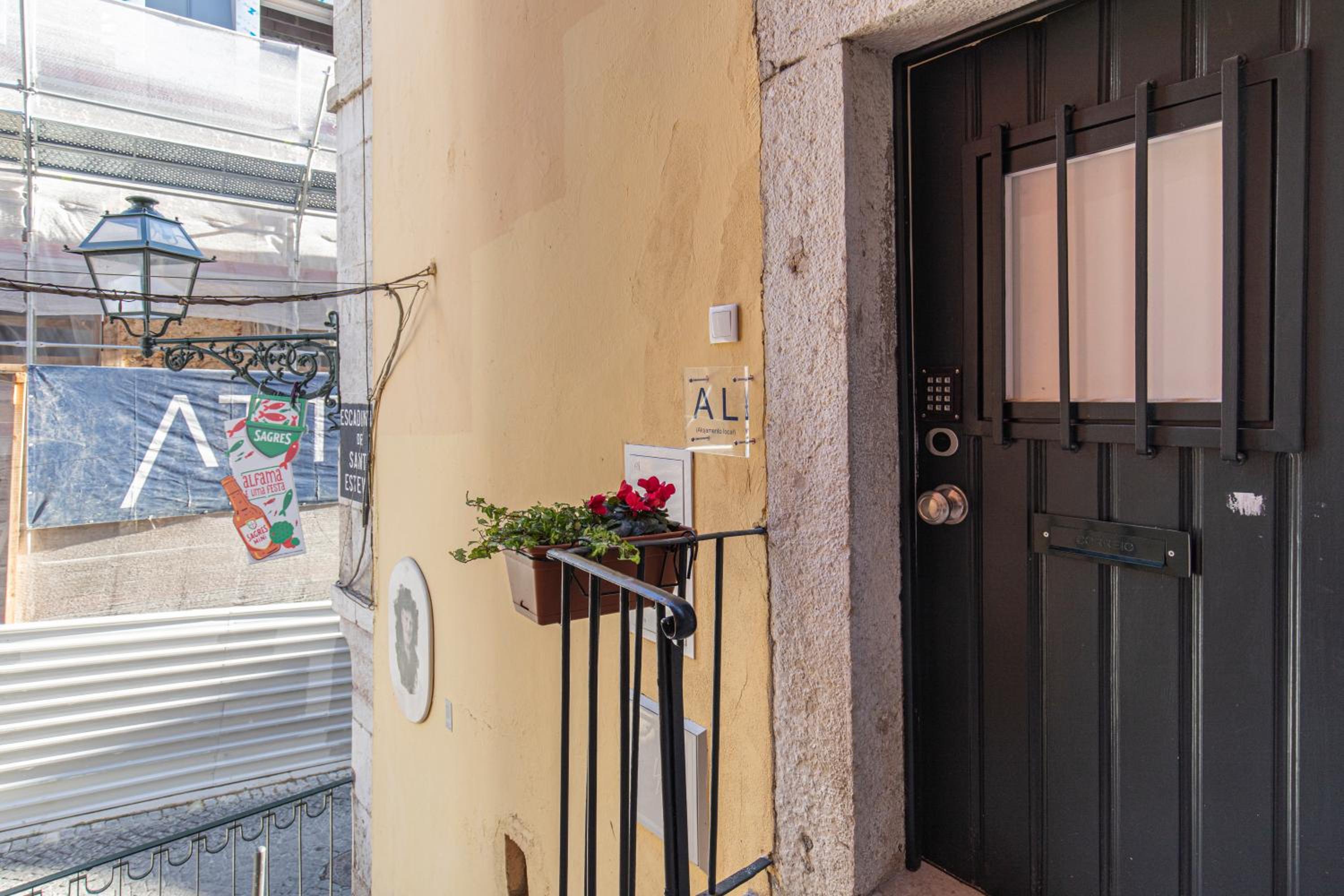 Studio in Alfama by Lucky Surface view 2