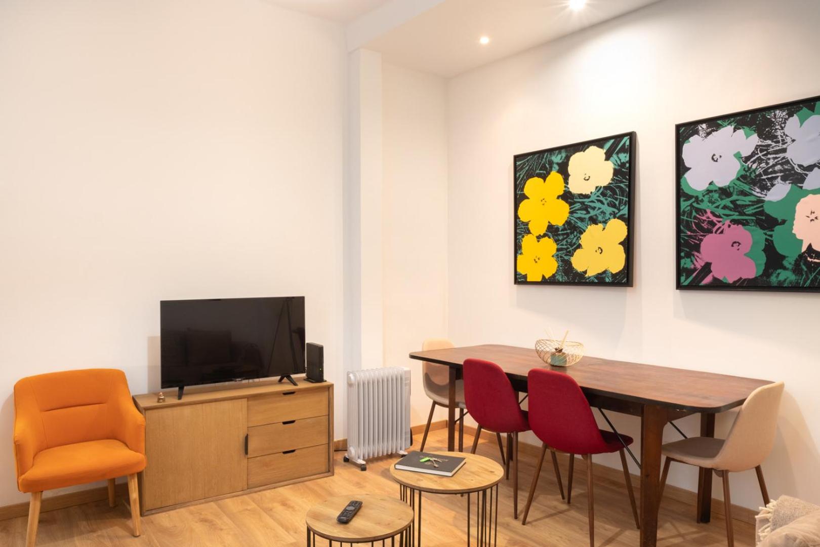 Central Apartment with Terrace by LovelyStay view 2
