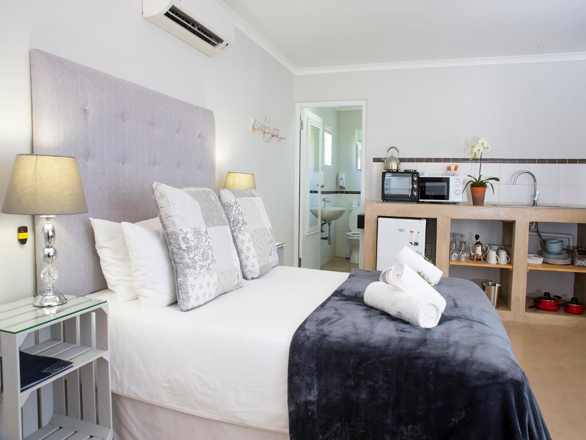 401 Rozendal Cottages