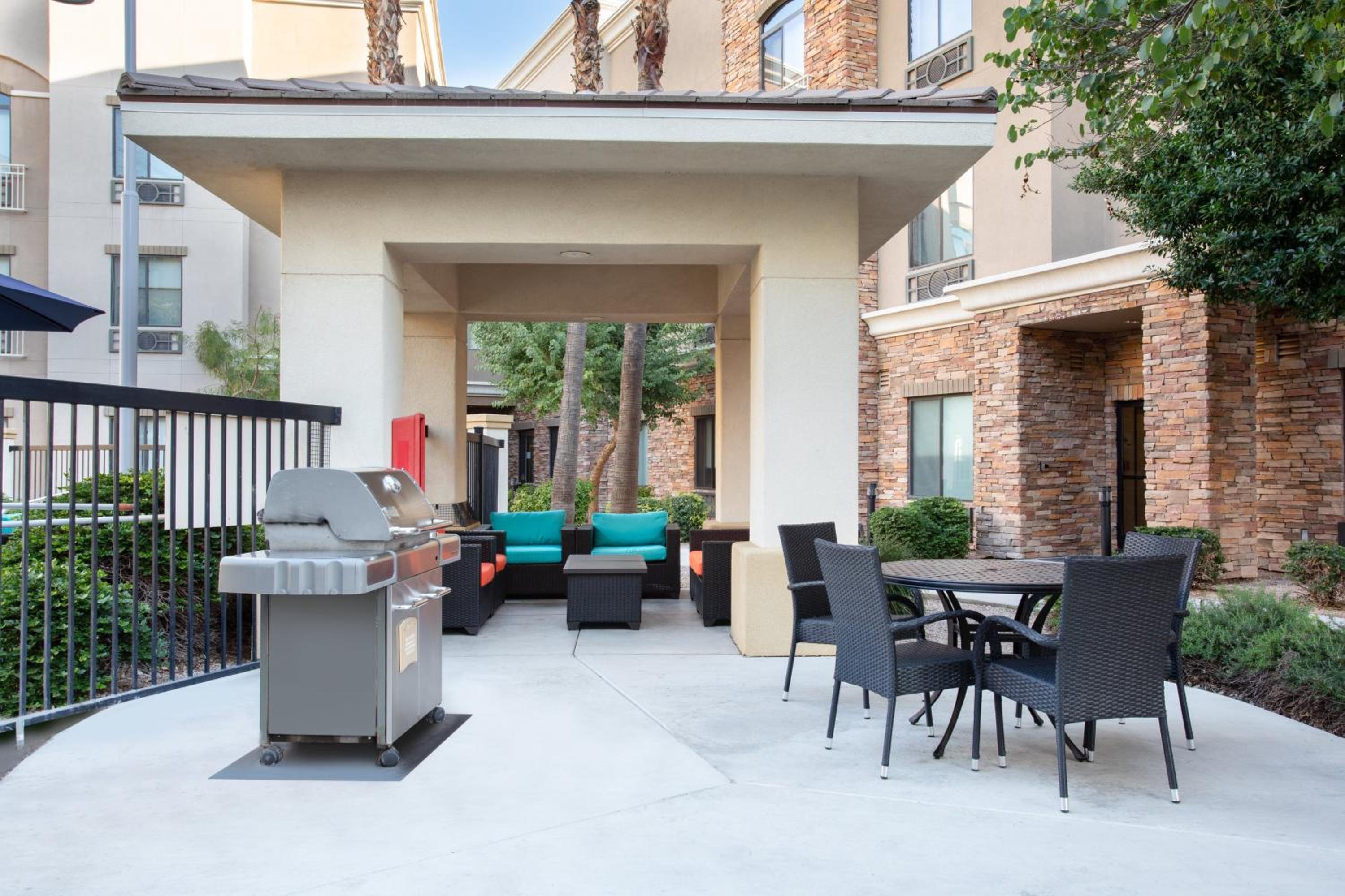 Glendale Vacations - Holiday Inn Express  Suites Phoenix Glendale Dist, an IHG Hotel - Property Image 8