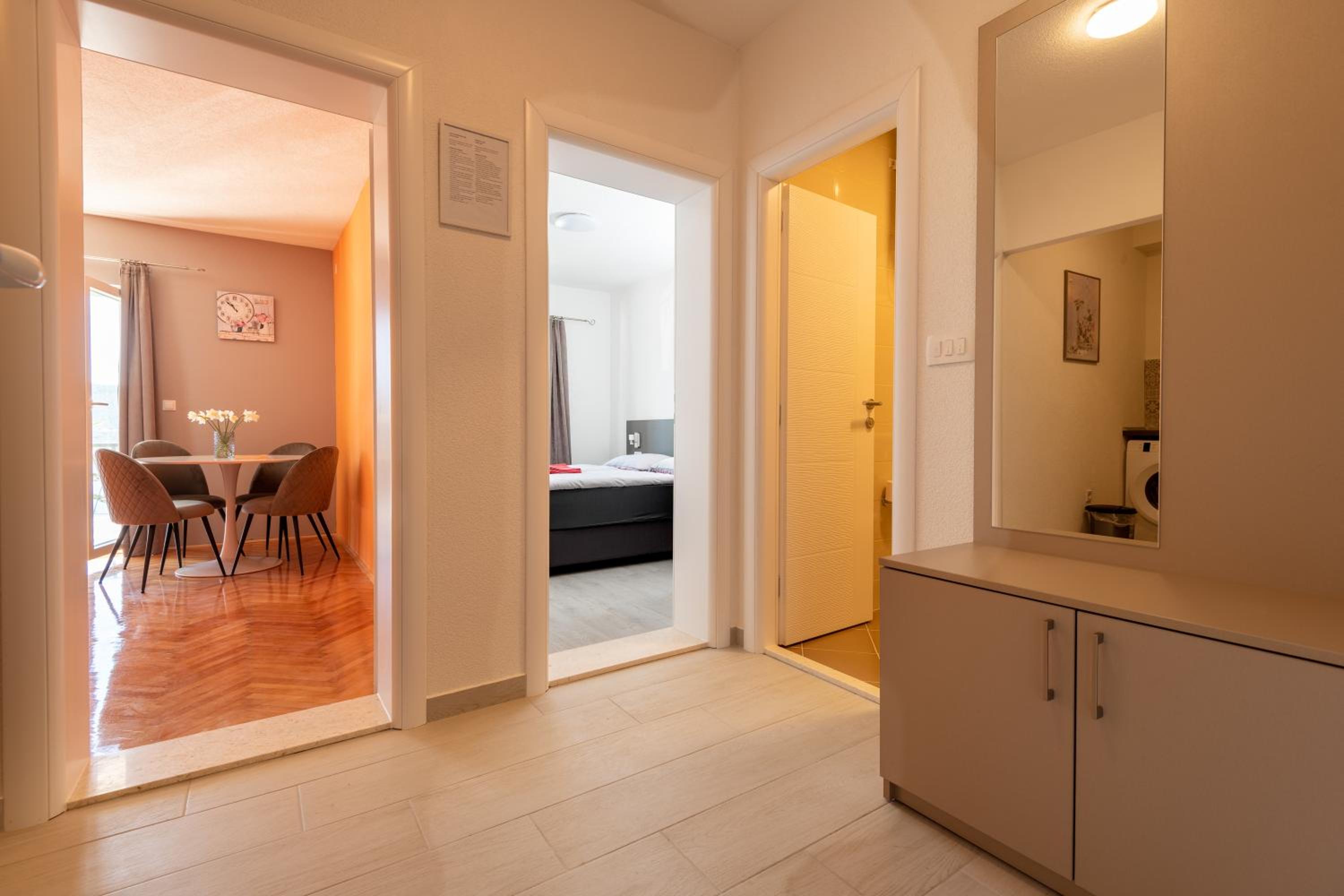Apartments & rooms Leon