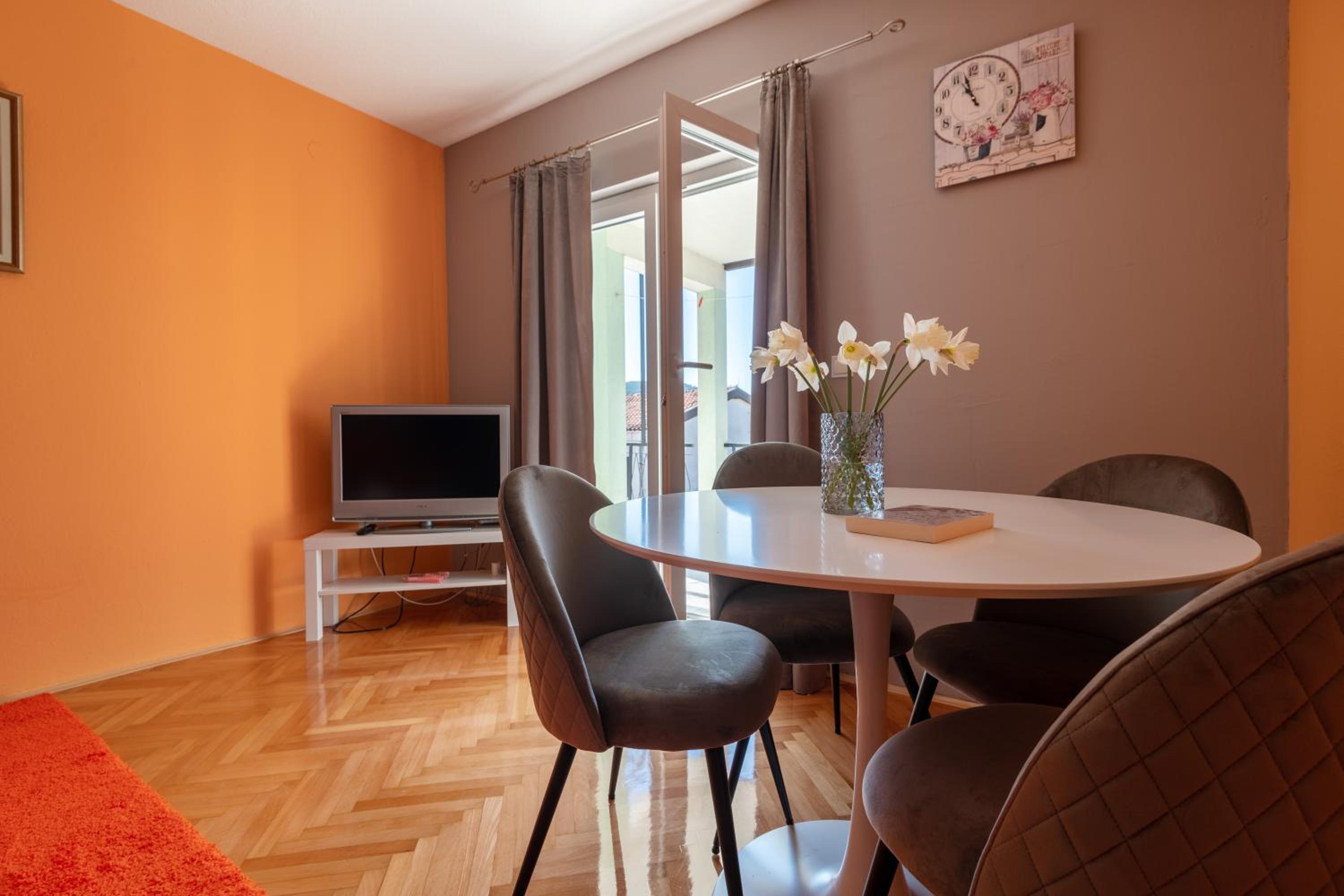 Apartments & rooms Leon
