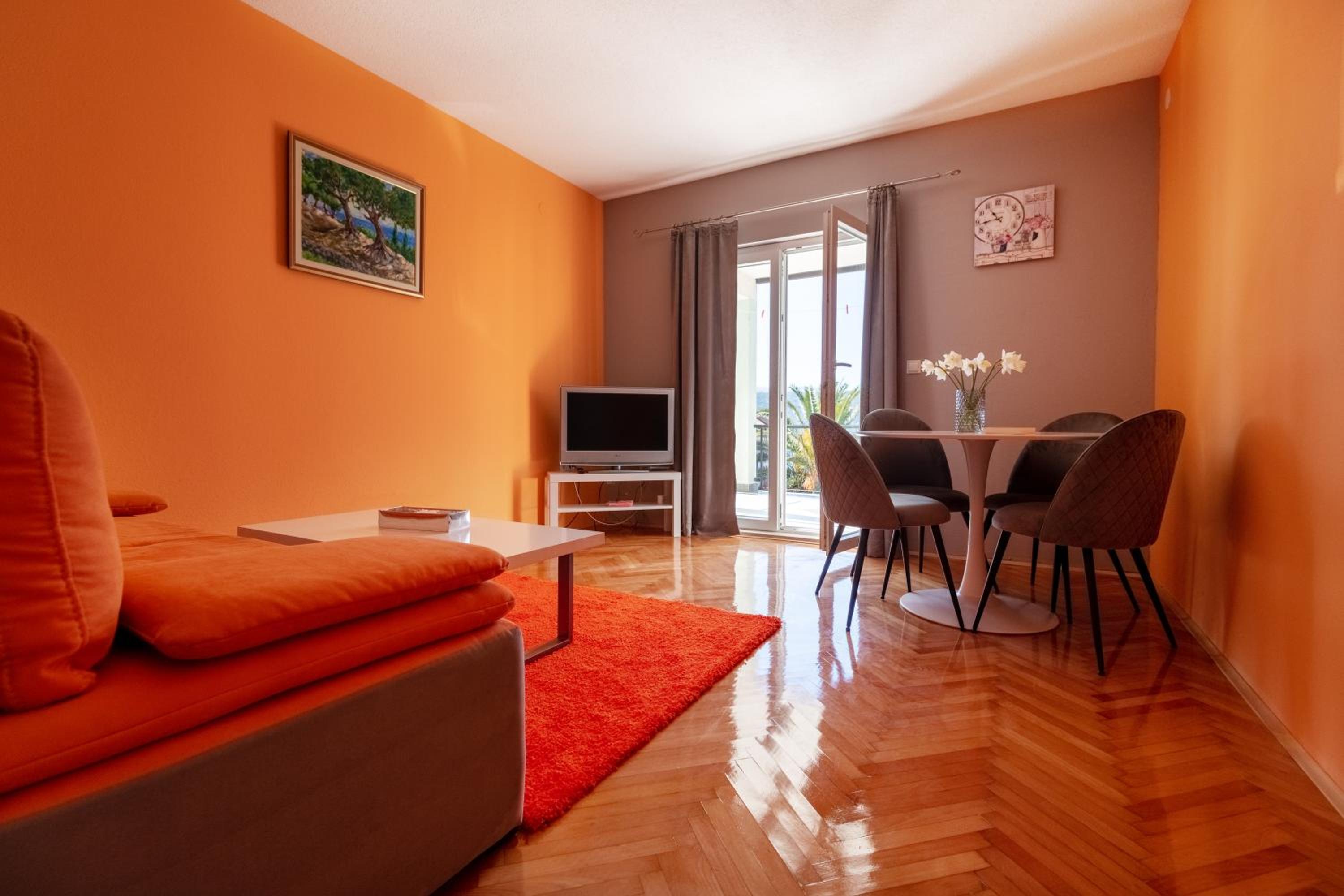 Apartments & rooms Leon
