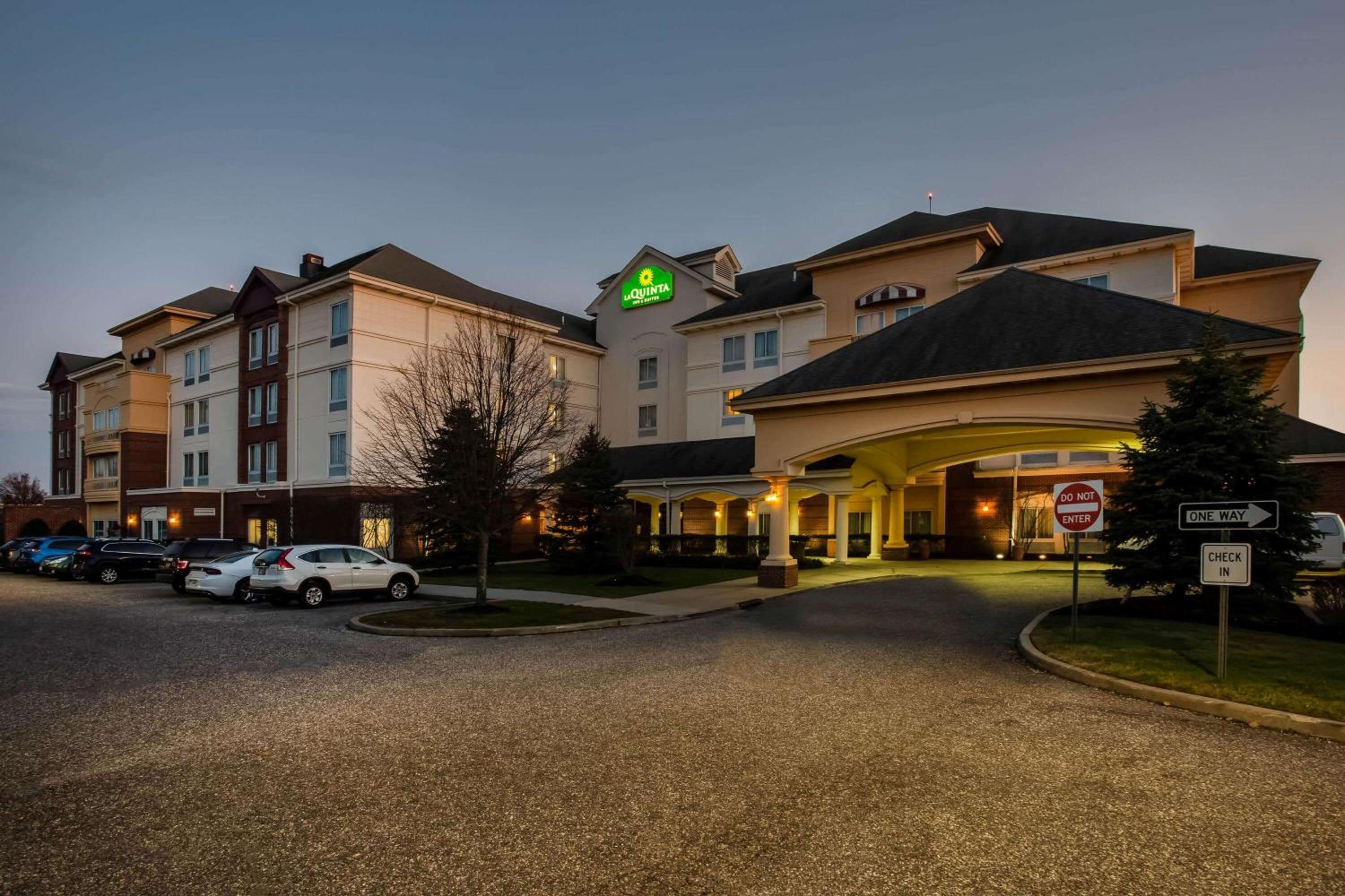 La Quinta by Wyndham Islip - MacArthur Airport - Property Image 33