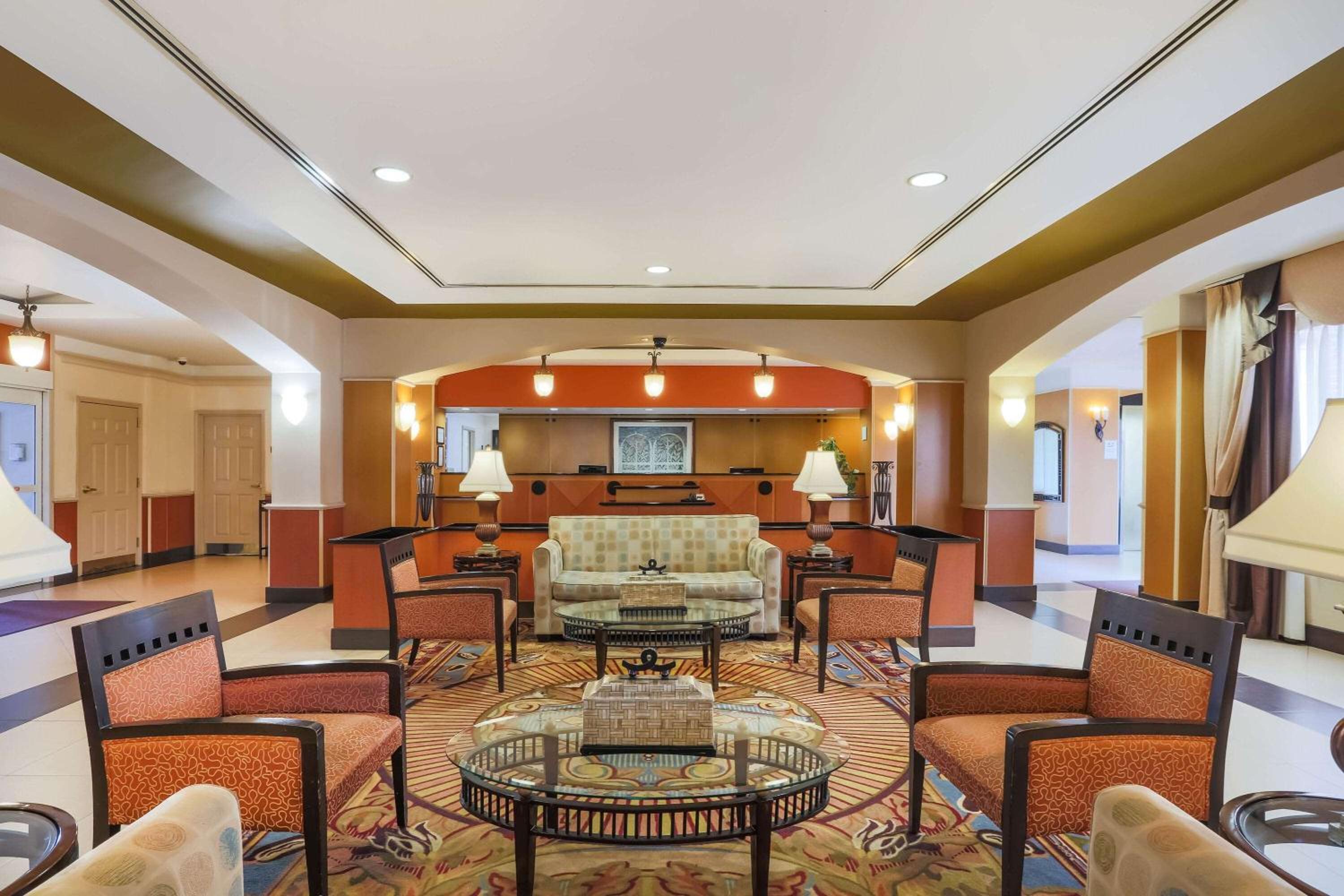 La Quinta by Wyndham Islip - MacArthur Airport - Property Image 10