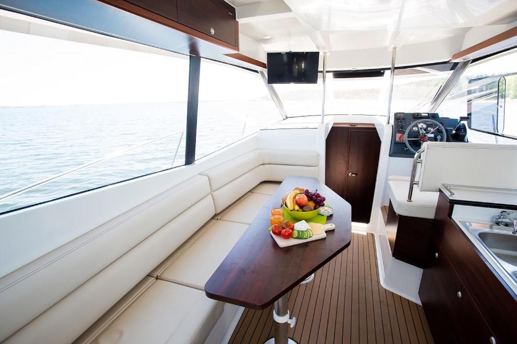 Jacht motorowy Platinum 989 Flybridge view 5