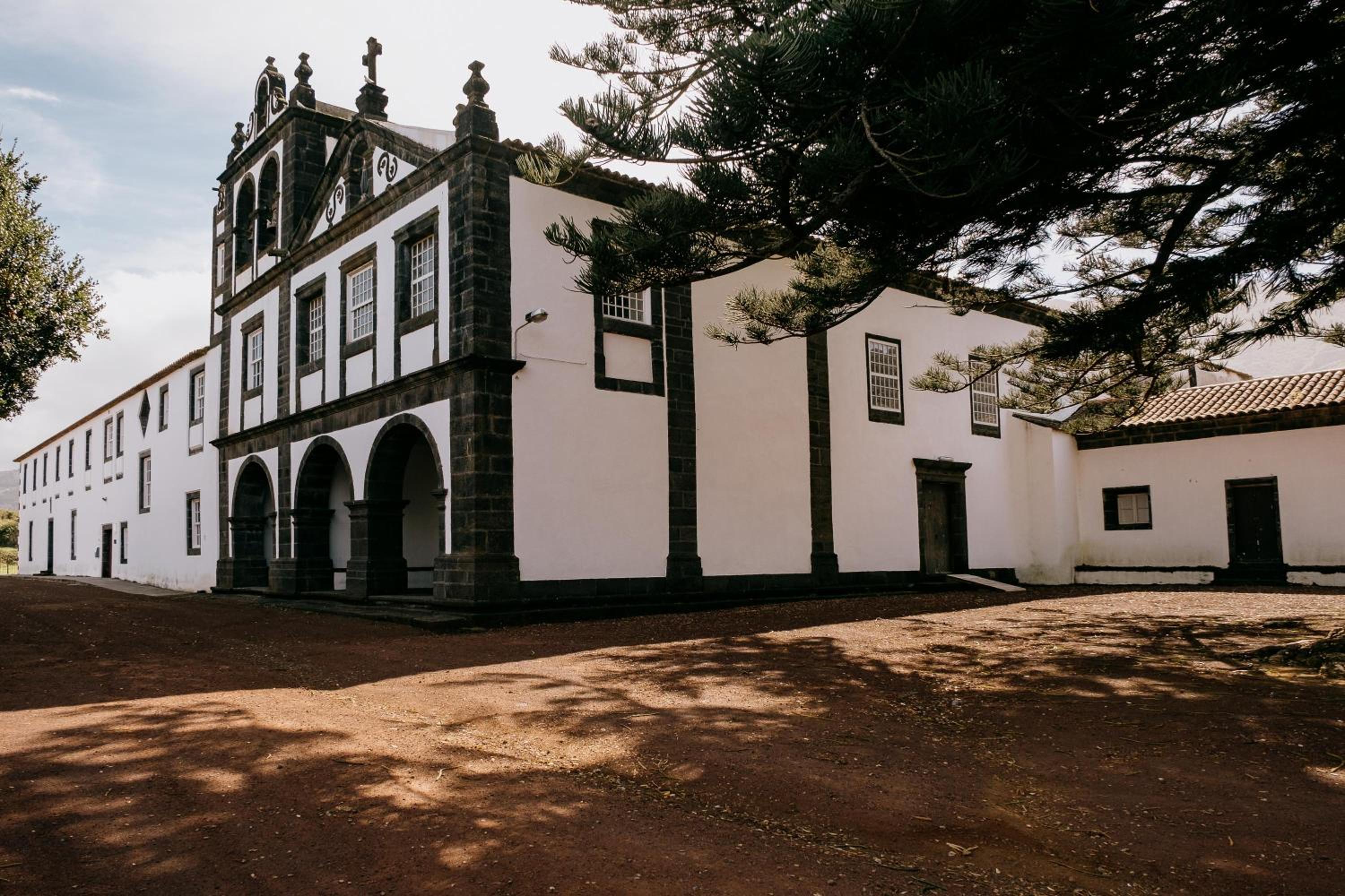 Hotel Azores Youth Hostels - Pico - Image 1