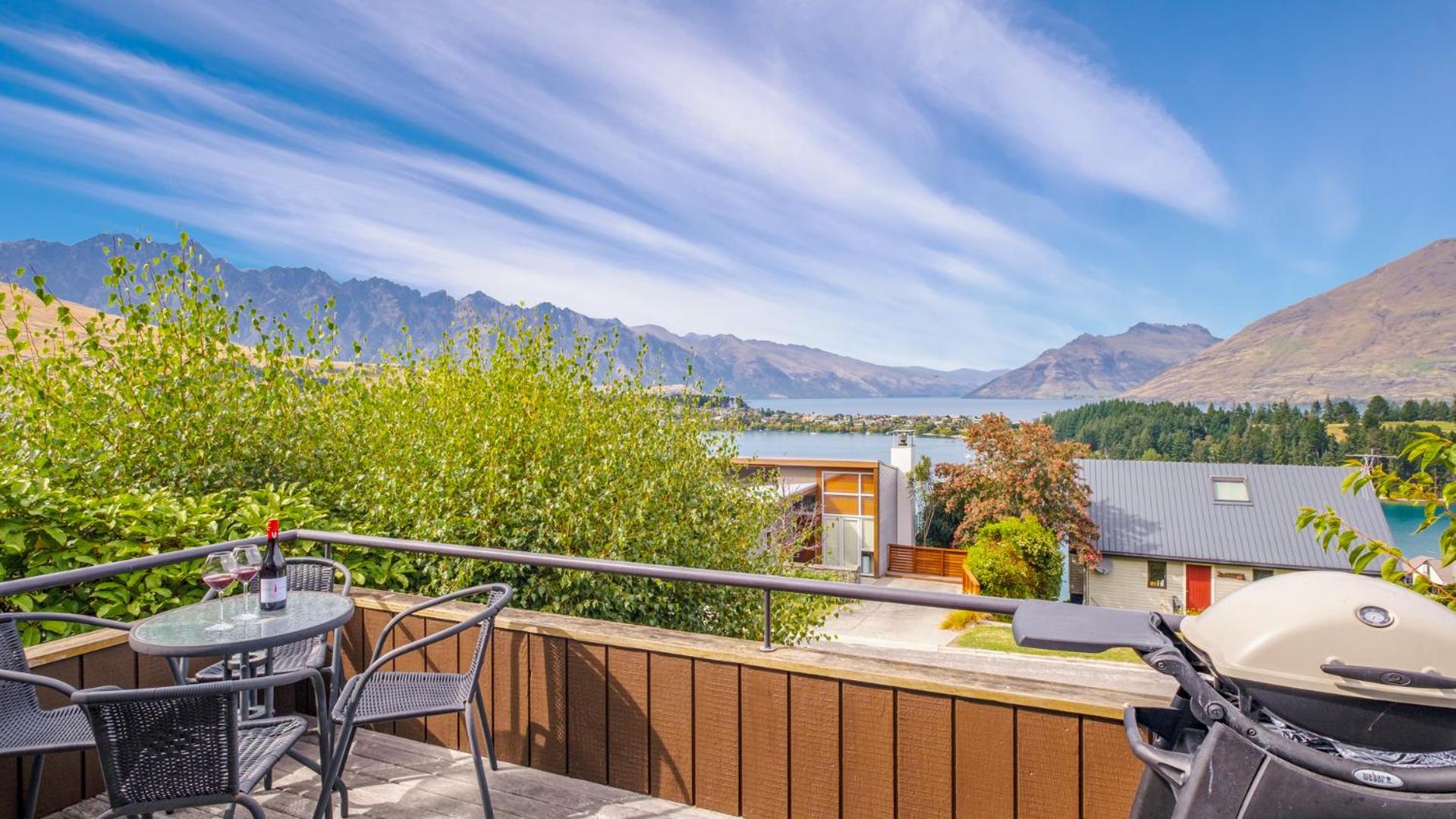 Earnslaw Central Views B