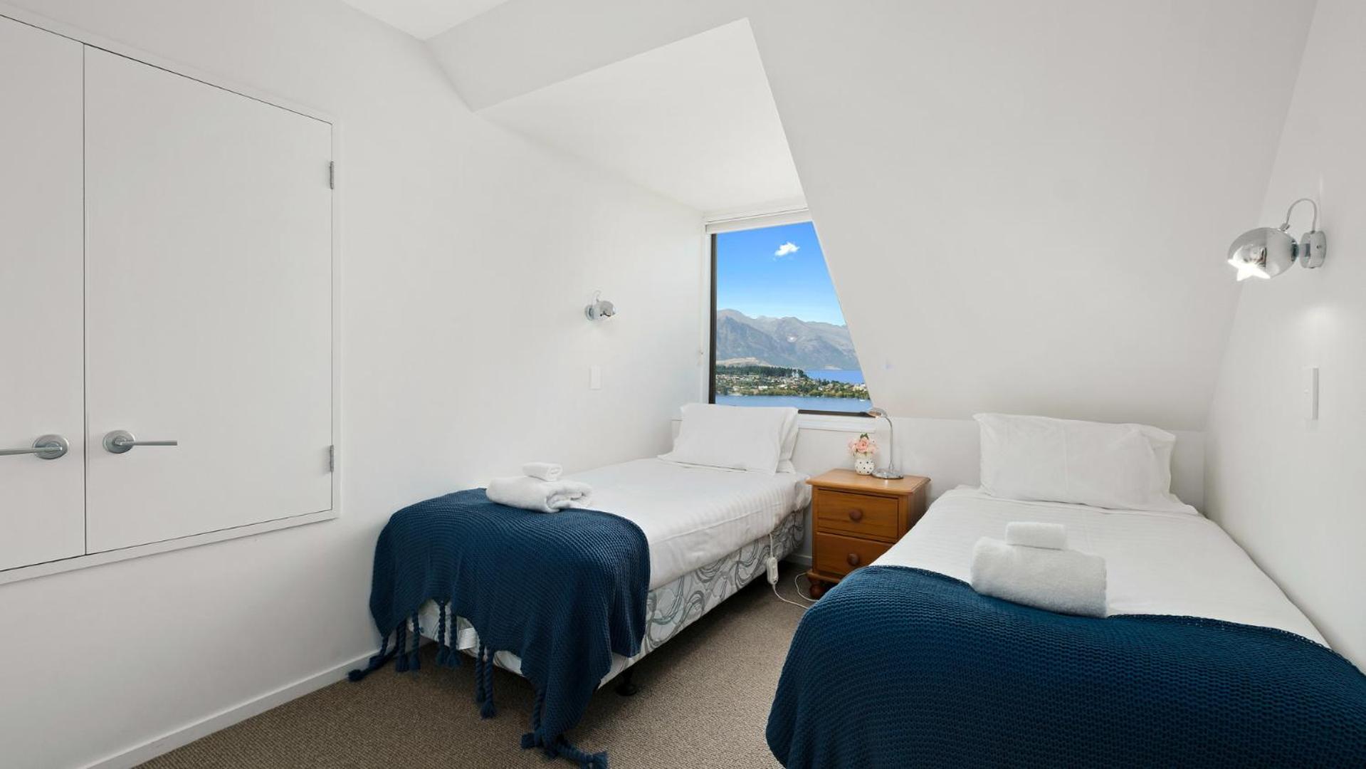 Earnslaw Central Views B