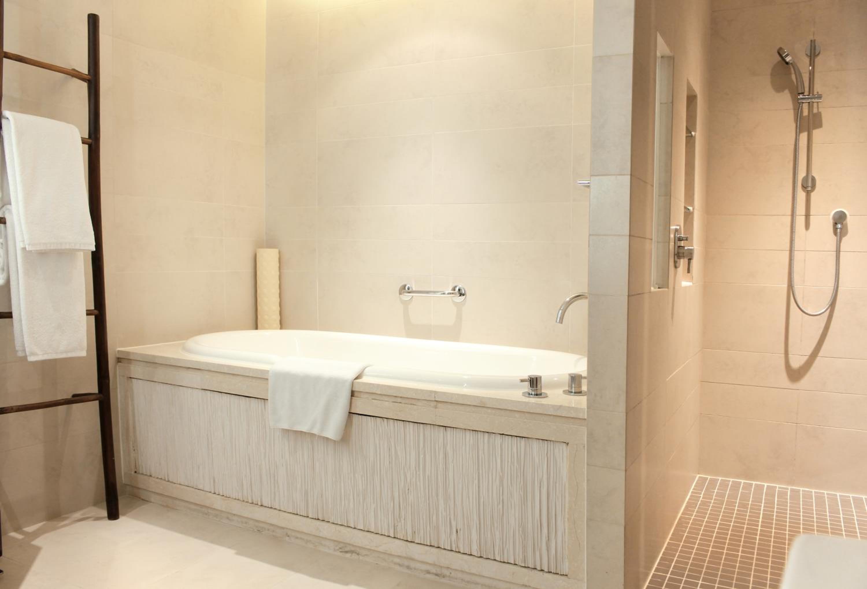 InterContinental Hanoi Westlake by IHG 98