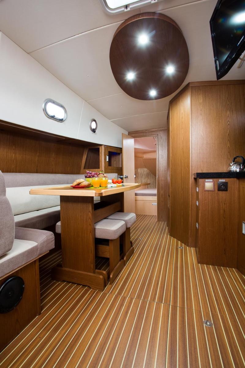 Jacht motorowy Tes 393 Illuminatus view 2