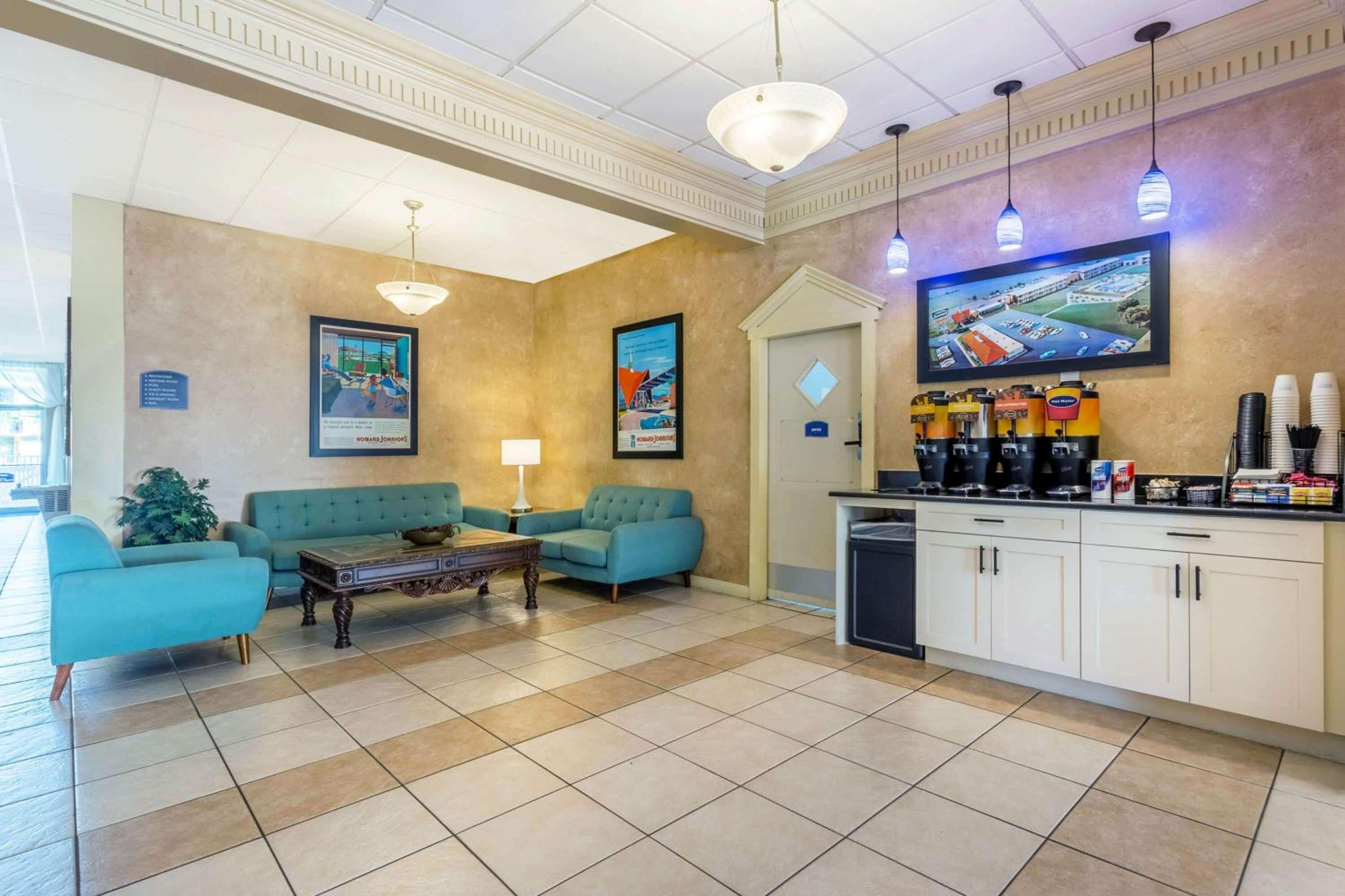 Howard Johnson by Wyndham Lakeland view 5