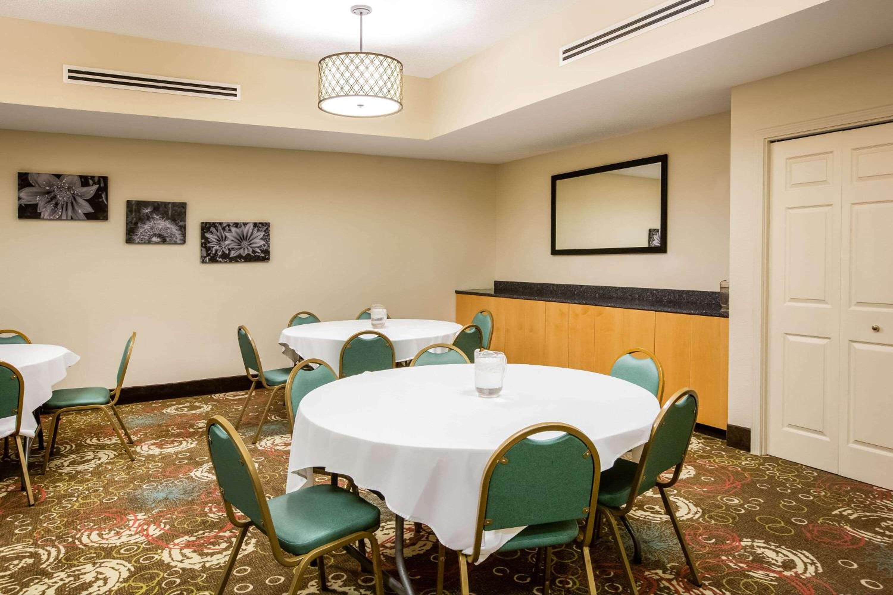 North Platte Vacations - La Quinta by Wyndham North Platte - Property Image 8