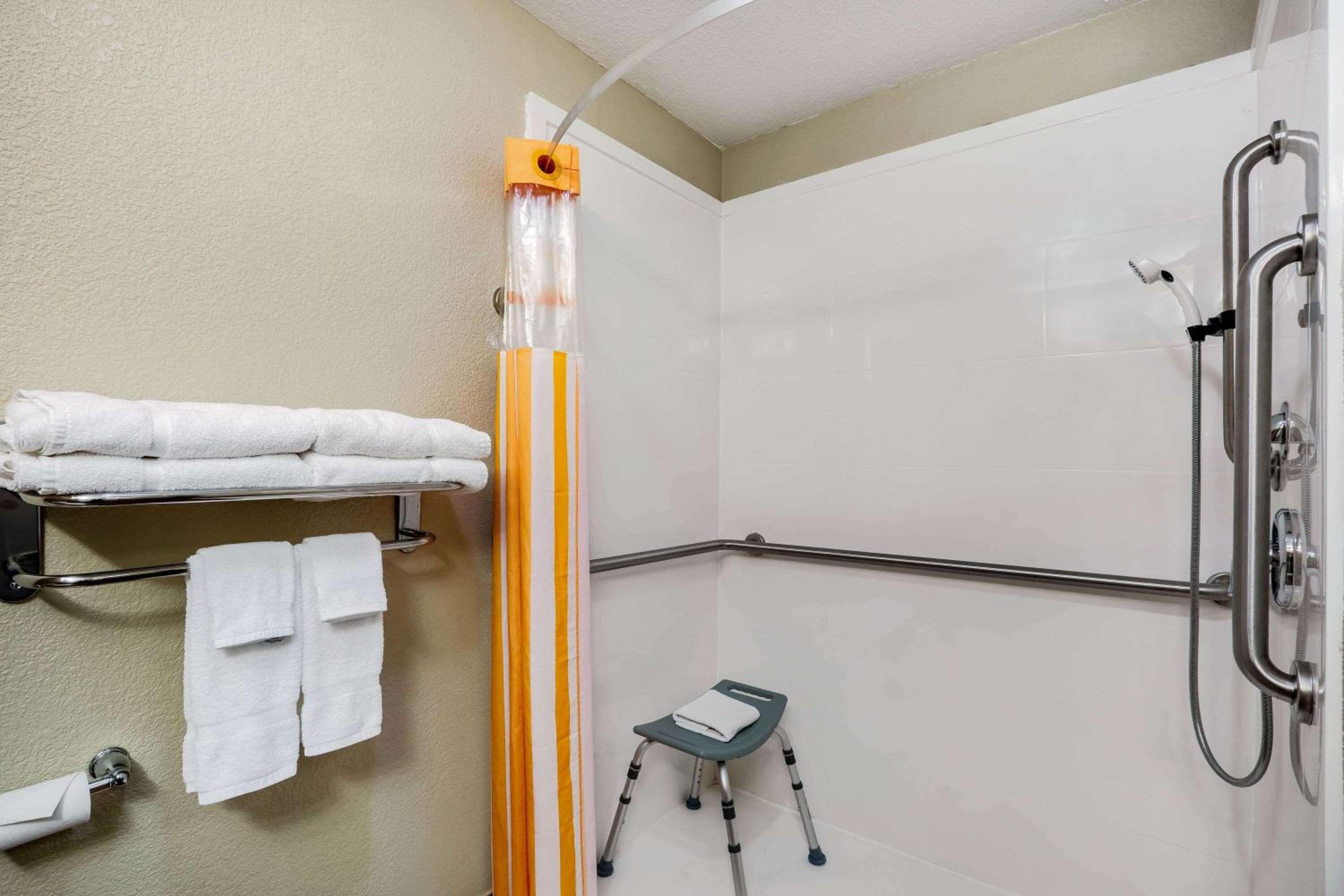 Emporia Vacations - La Quinta by Wyndham Emporia - Property Image 4