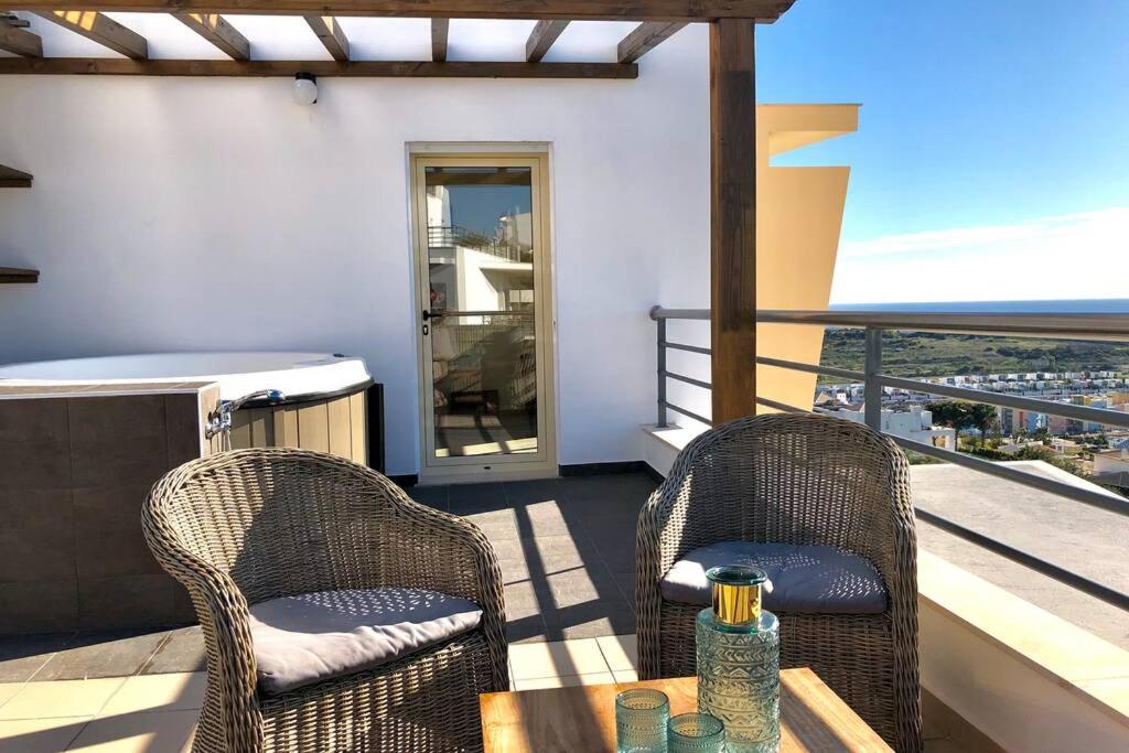 Albufeira l AMAZING terrasse with jacuzzi Encosta da Orada view 2