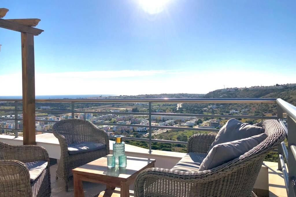 Albufeira l AMAZING terrasse with jacuzzi Encosta da Orada view 5