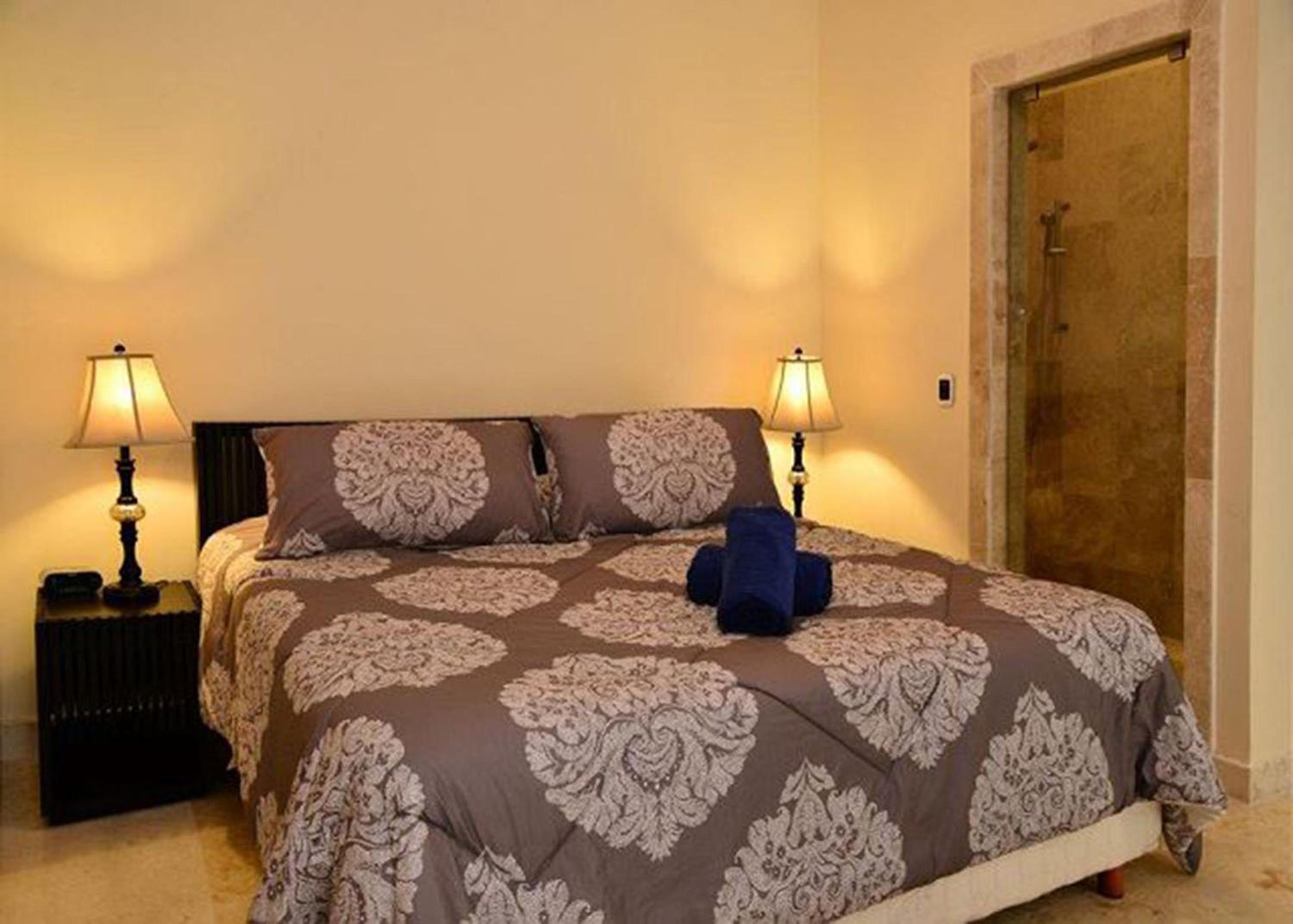 Partial ocean view, spaceful 1 bdr condo at ELFARO by DPM