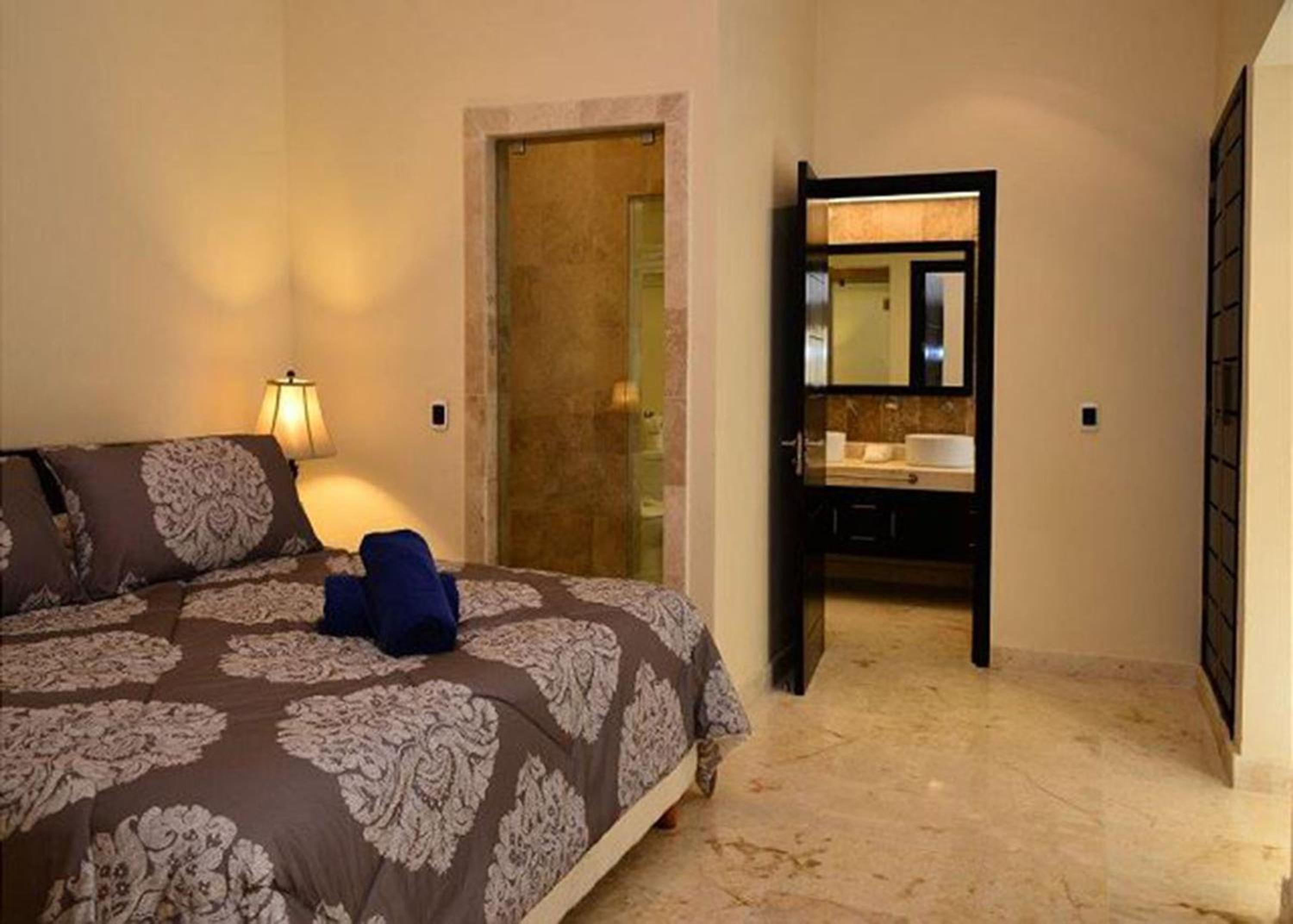 Partial ocean view, spaceful 1 bdr condo at ELFARO by DPM