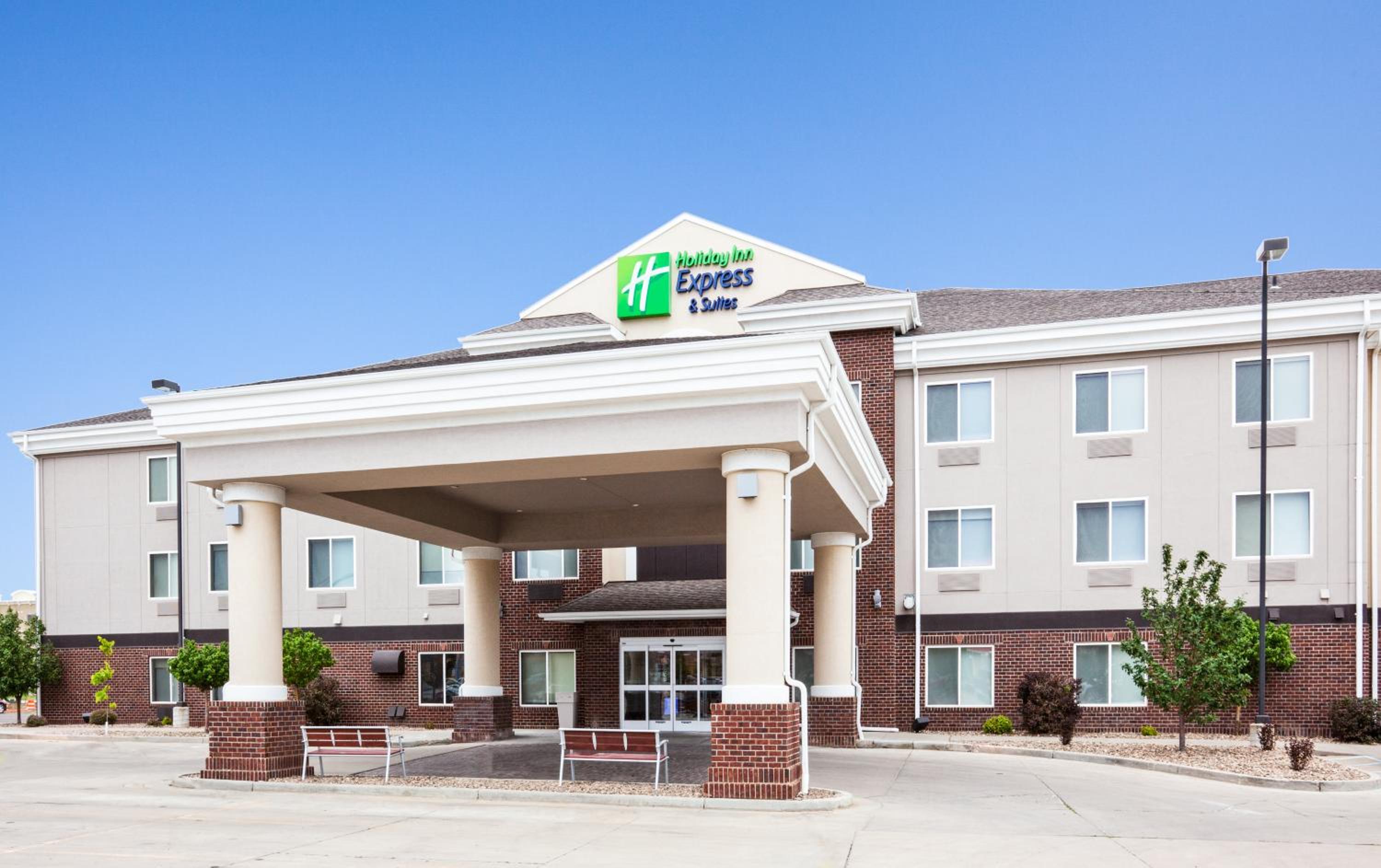 Dickinson Vacations - Holiday Inn Express  Suites - Dickinson, an IHG Hotel - Property Image 2