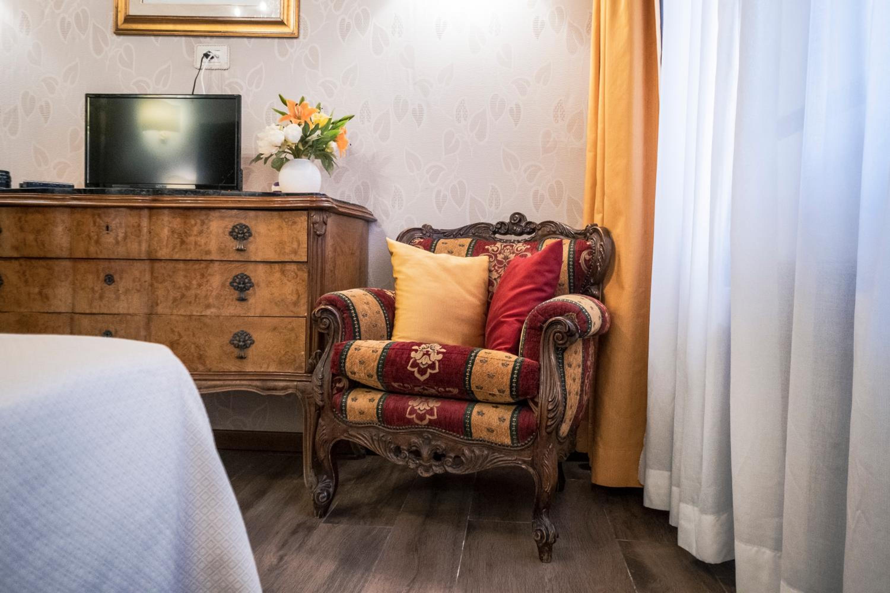 Ca' Lavezzera en Venice — hotel room