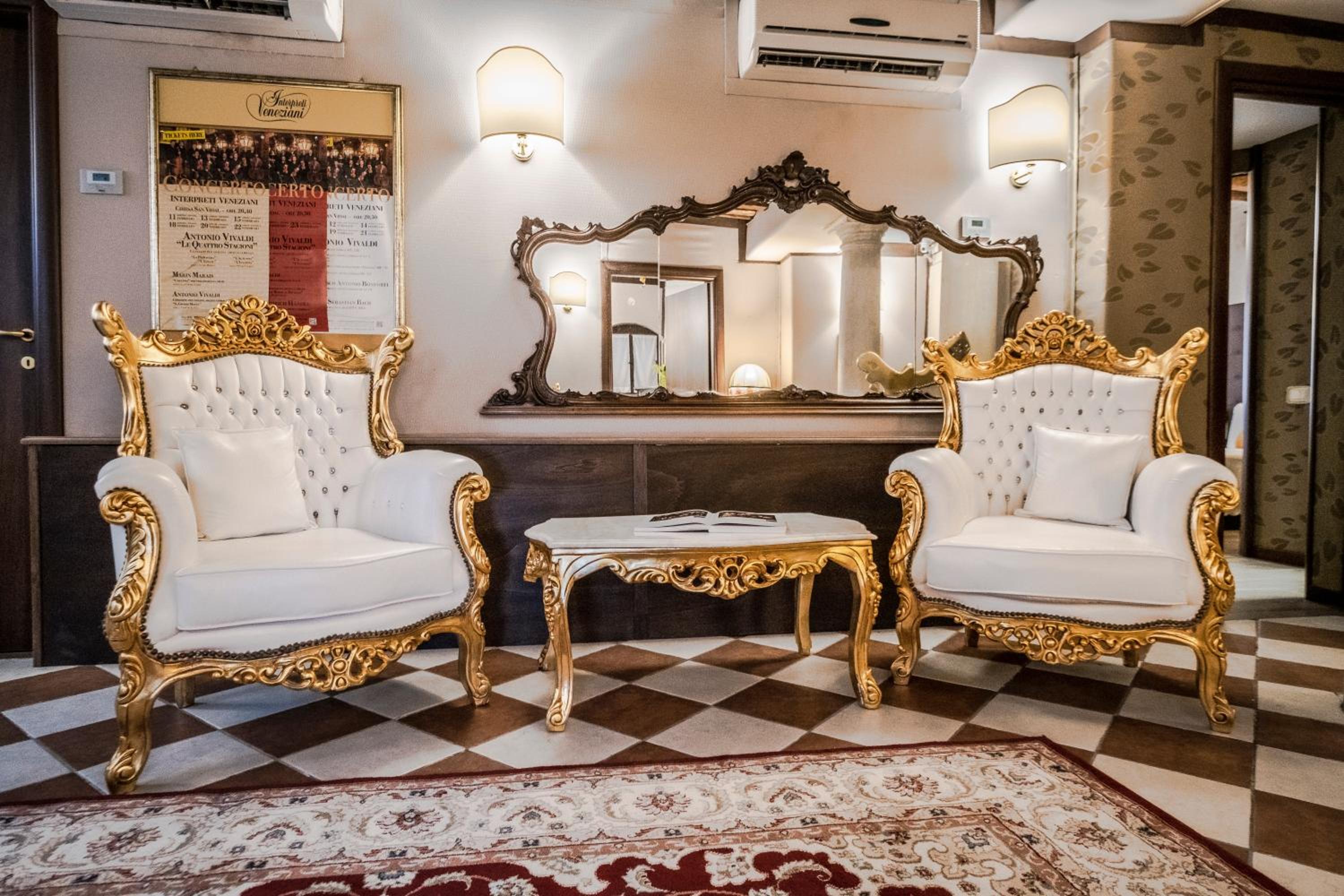 Ca' Lavezzera en Venice — recepcion & lobby