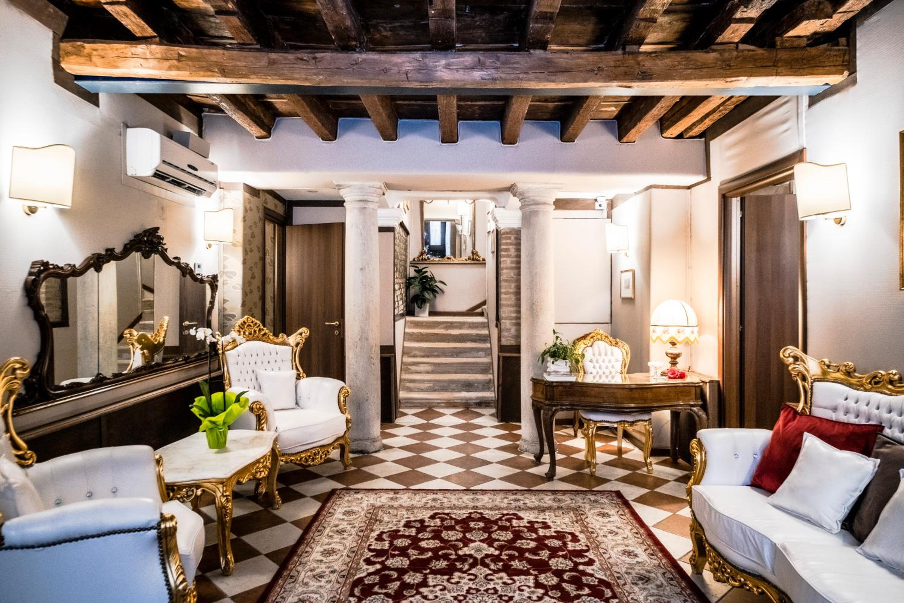 Ca' Lavezzera en Venice — recepcion & lobby
