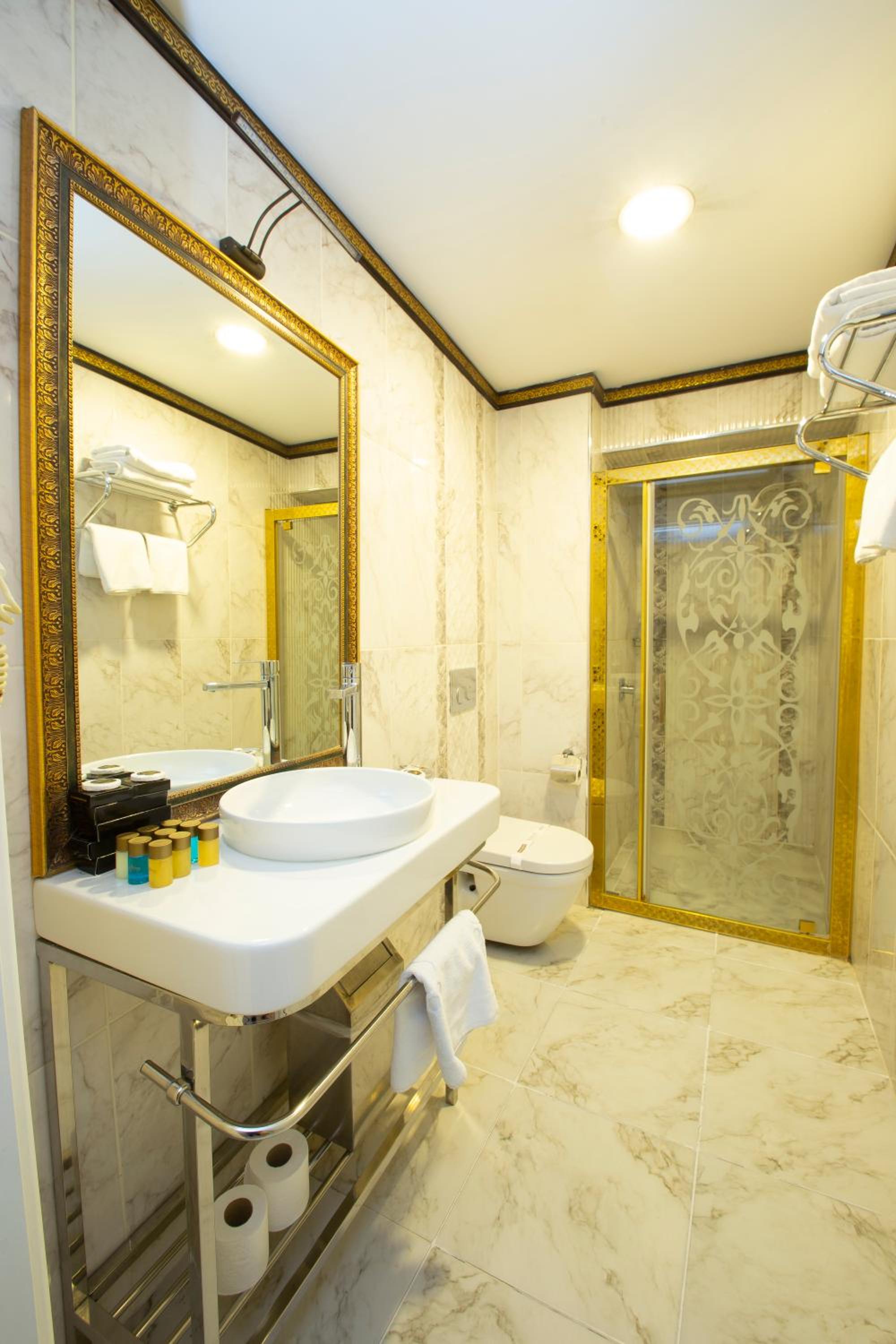 Empire Suite Hotel - Image 87